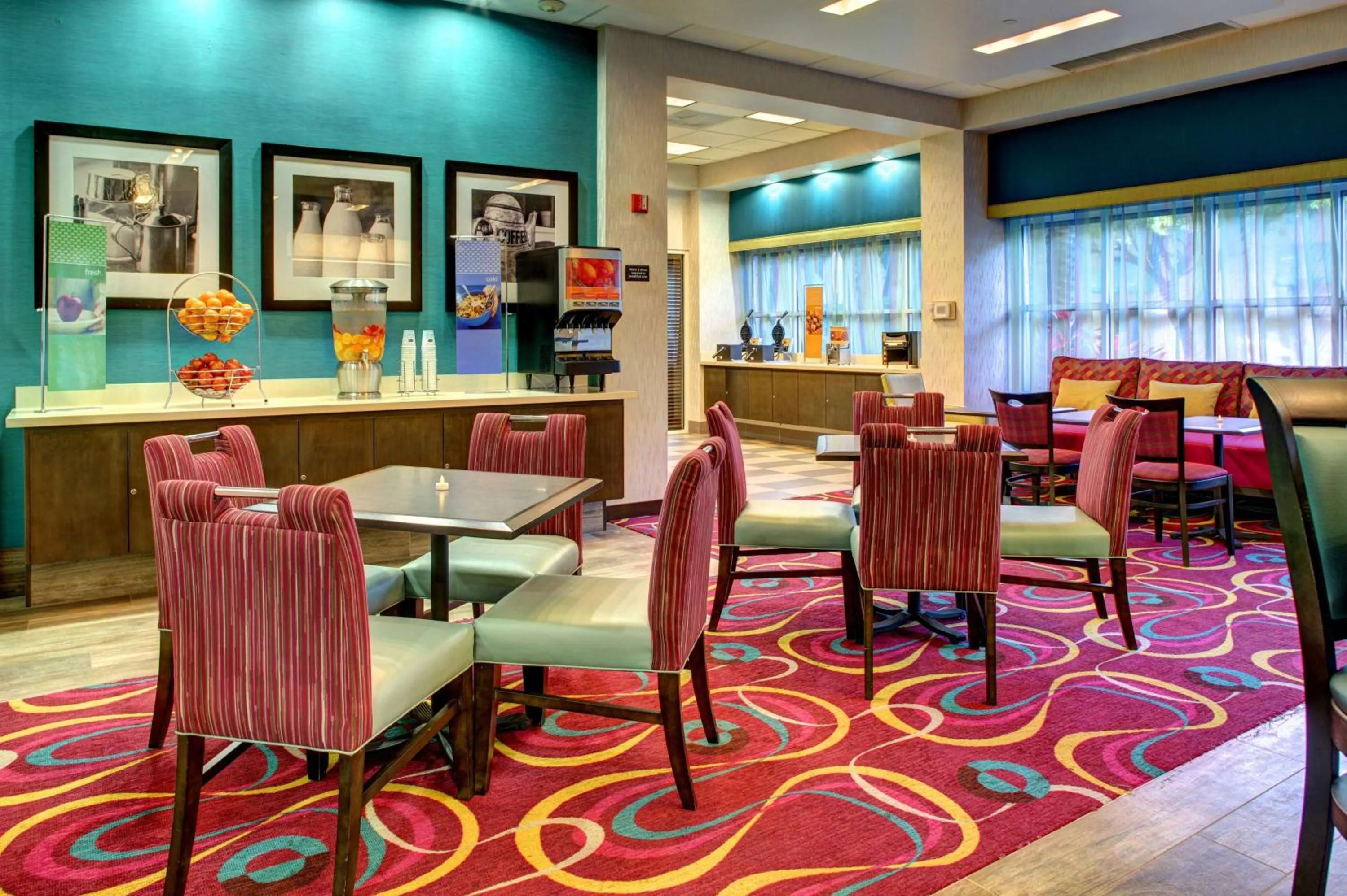 Dining area in Hampton Inn Miami-Coconut Grove/Coral Gables