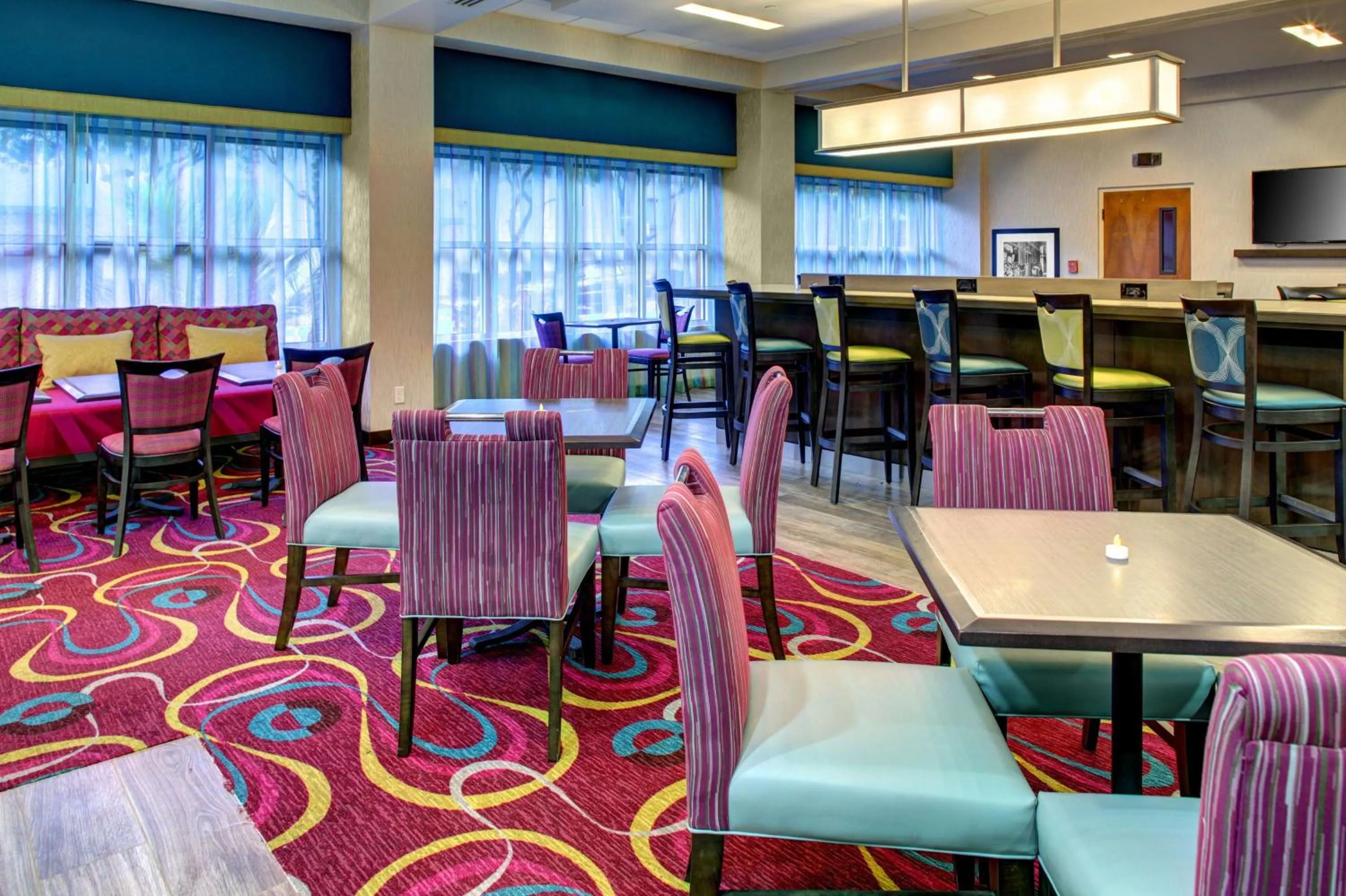 Dining area in Hampton Inn Miami-Coconut Grove/Coral Gables