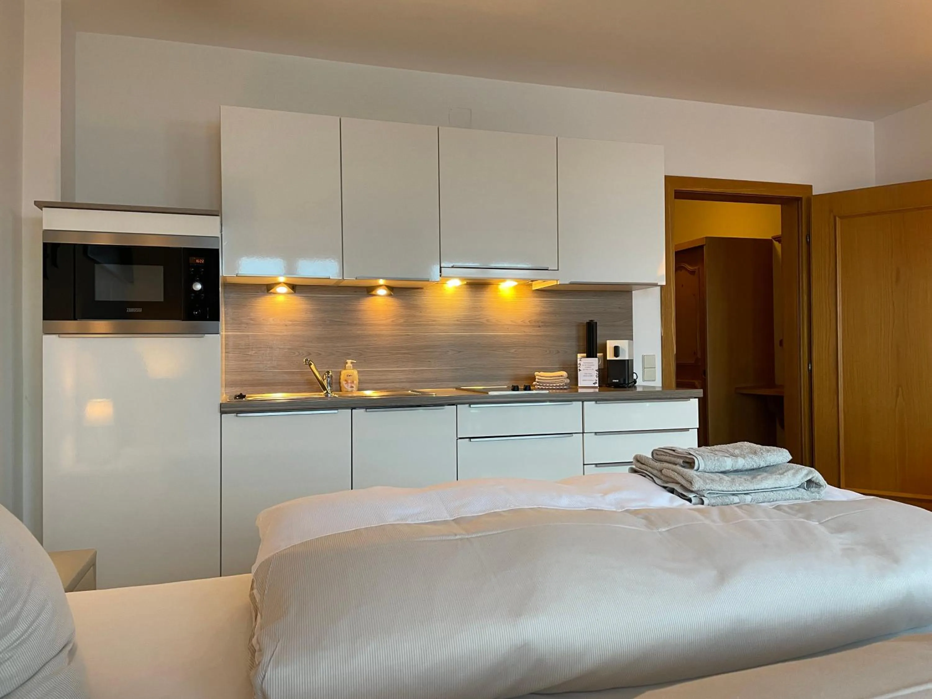 Kitchen or kitchenette, Bed in Appartements DIANA