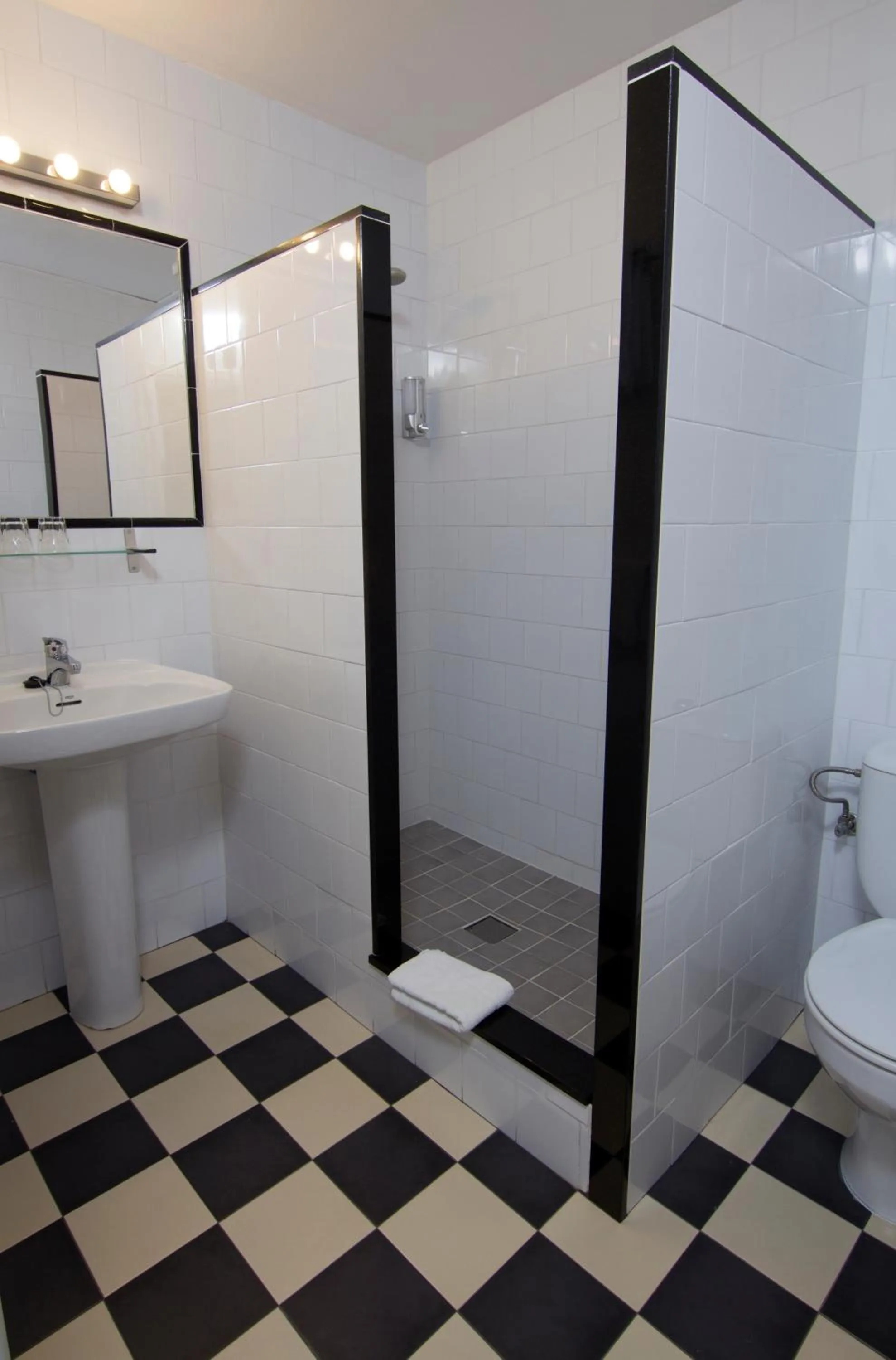 Shower in Hotel Finlandia