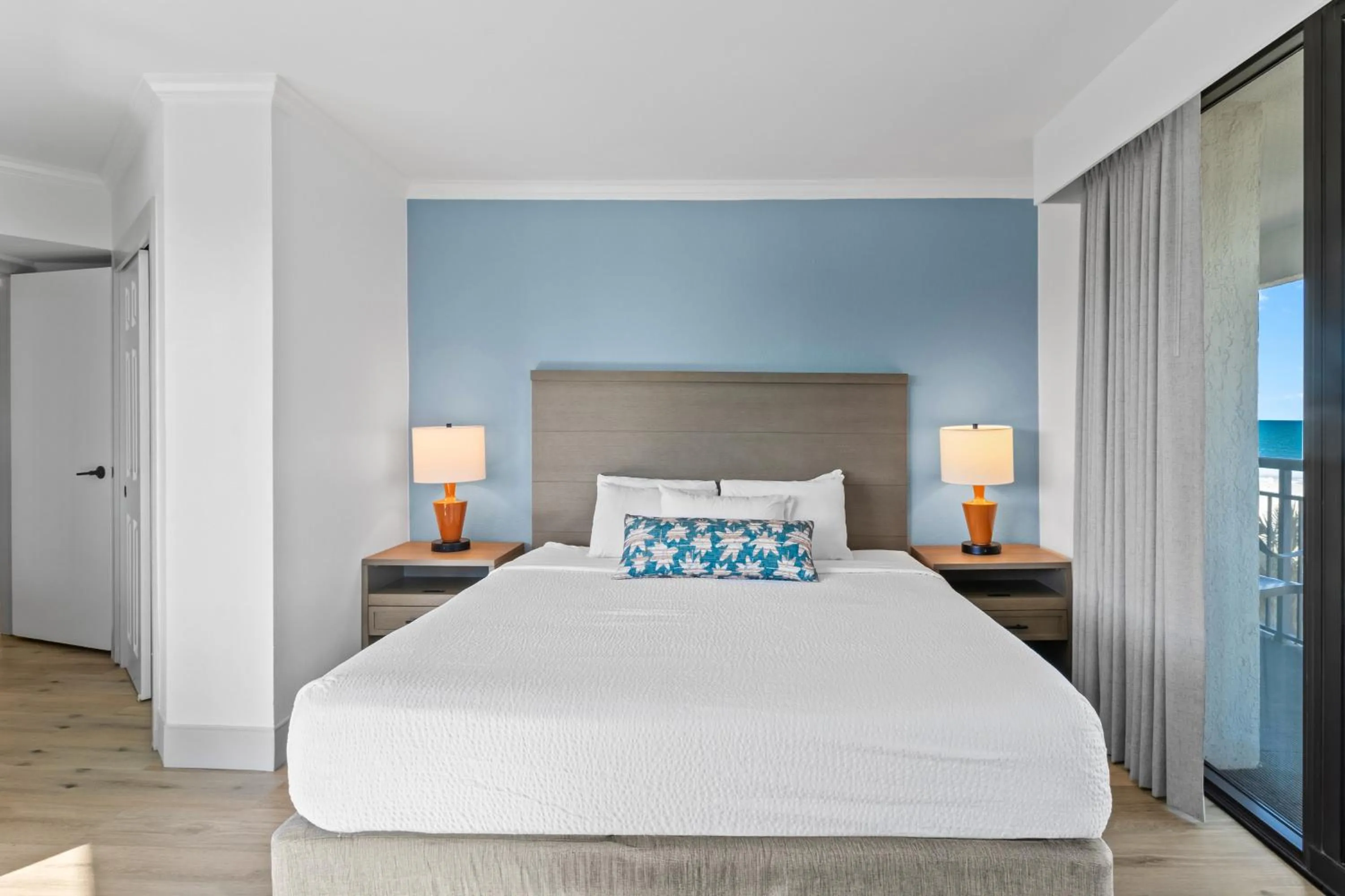 Bedroom, Bed in Ocean Reef Resort