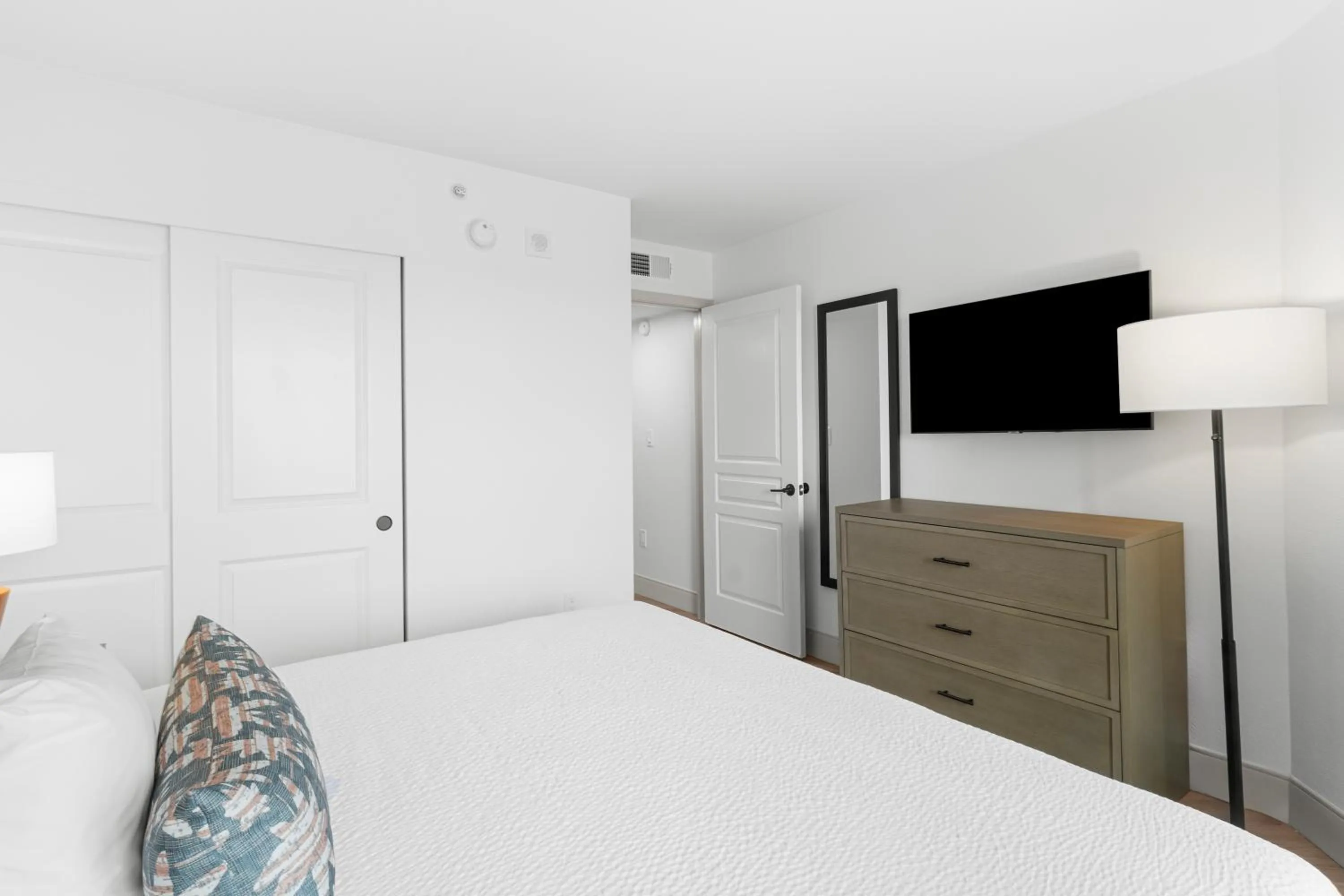 Bedroom, Bed in Ocean Reef Resort