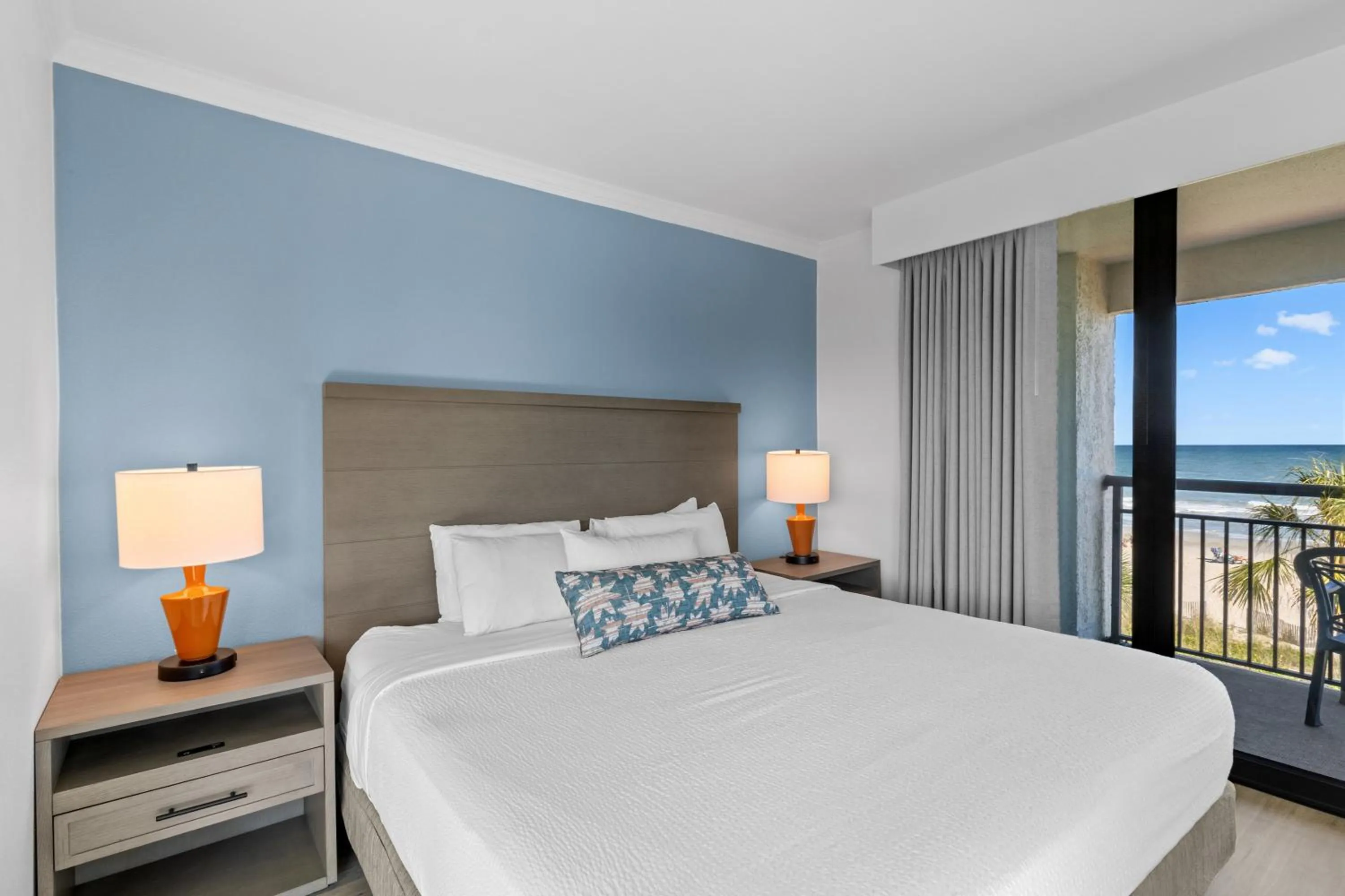 Bedroom, Bed in Ocean Reef Resort