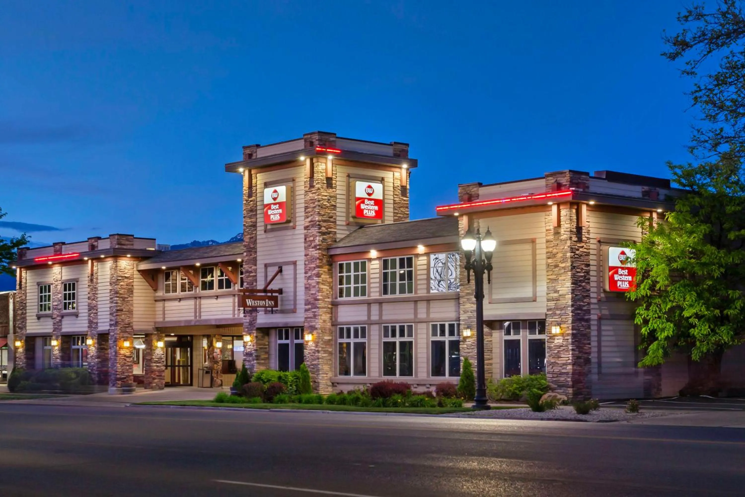 Property building in Best Western Plus Weston Inn