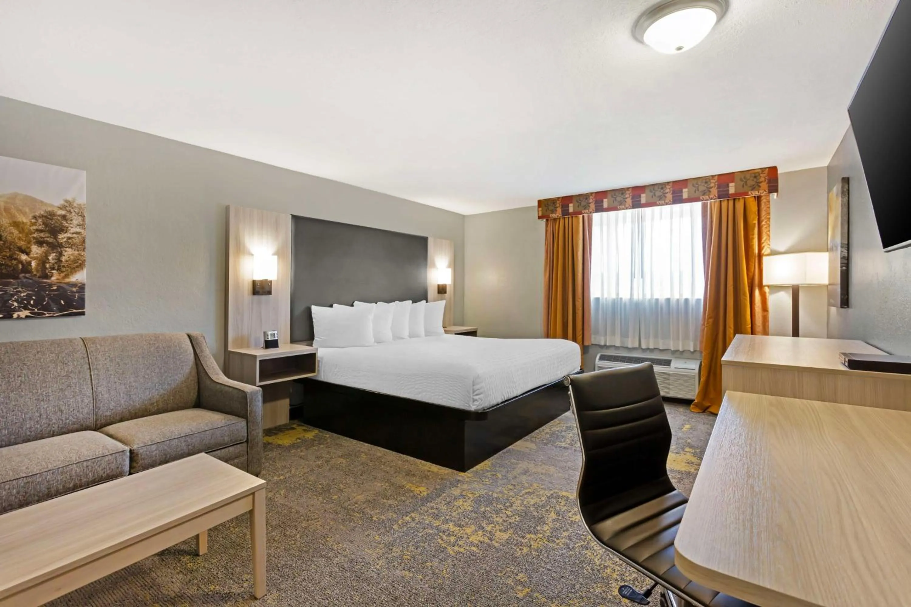 Bedroom, Bed in Best Western Plus Weston Inn