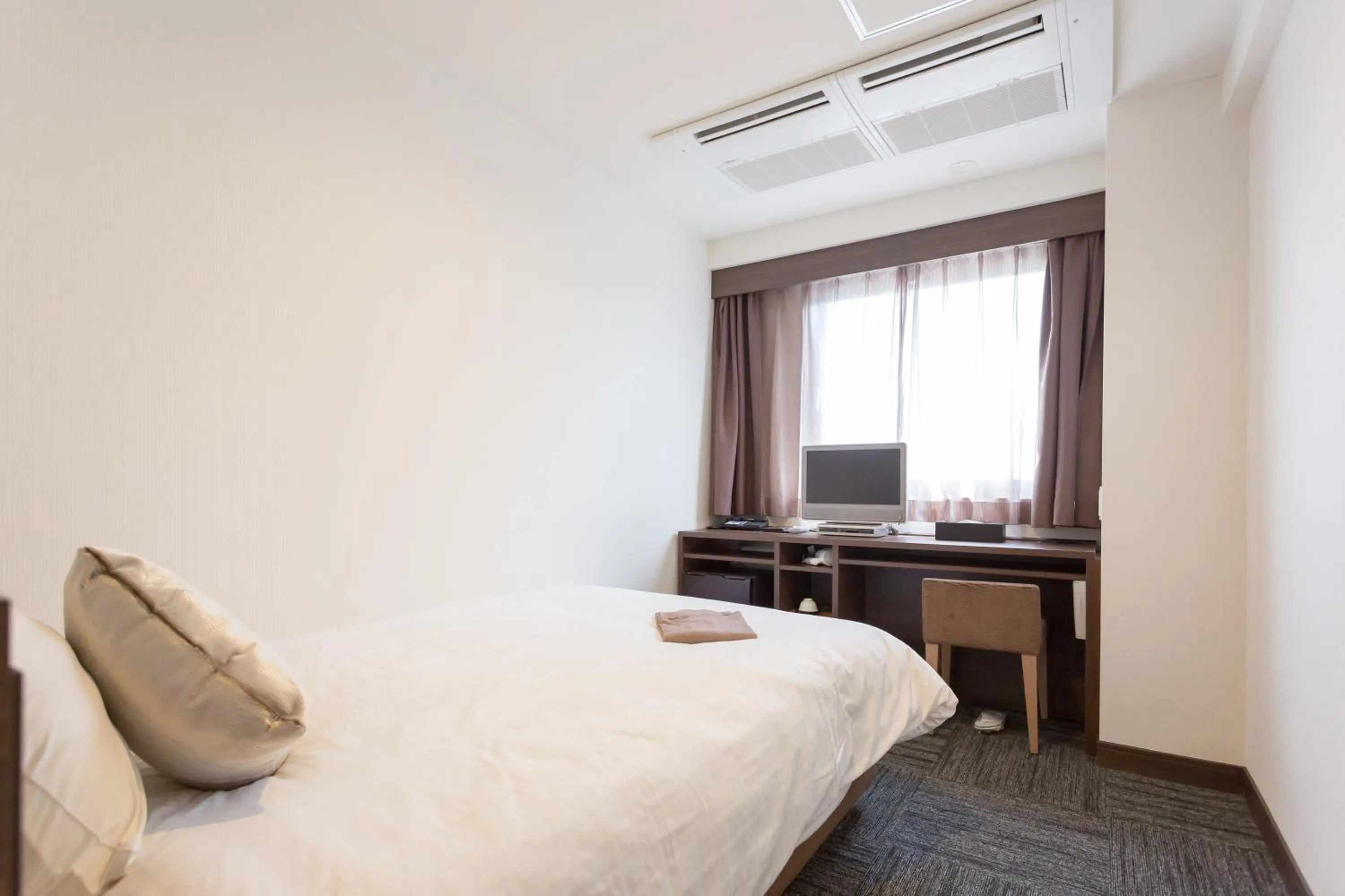 Bed in Shimizu City Hotel