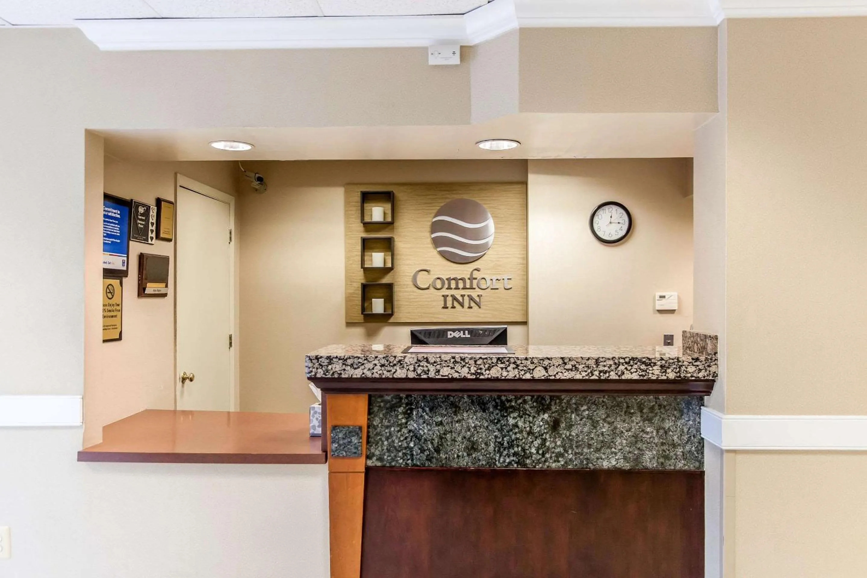 Lobby or reception in Comfort Inn Pentagon City