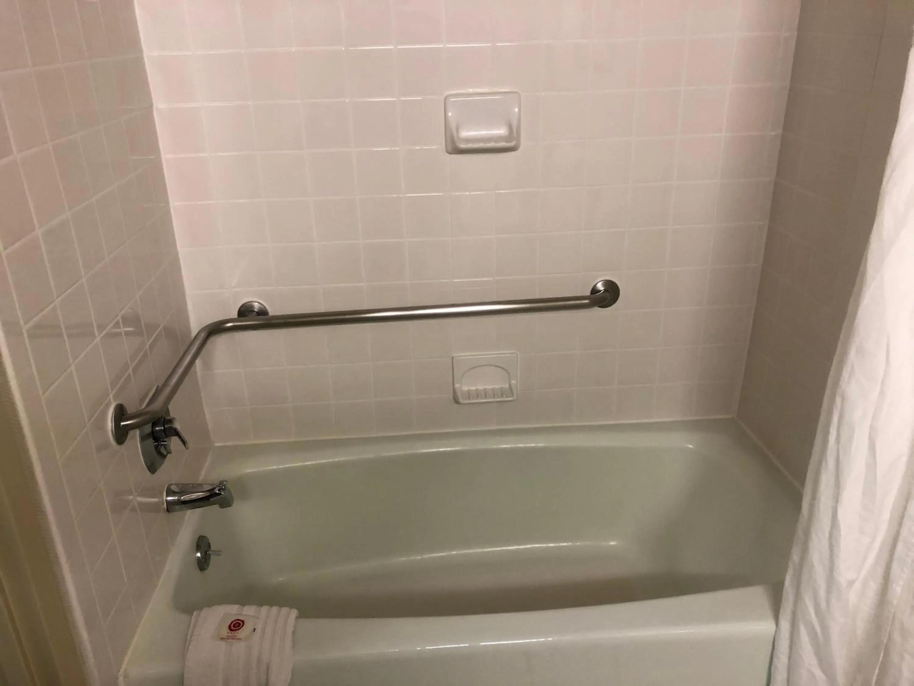 Bath in Comfort Inn Pentagon City