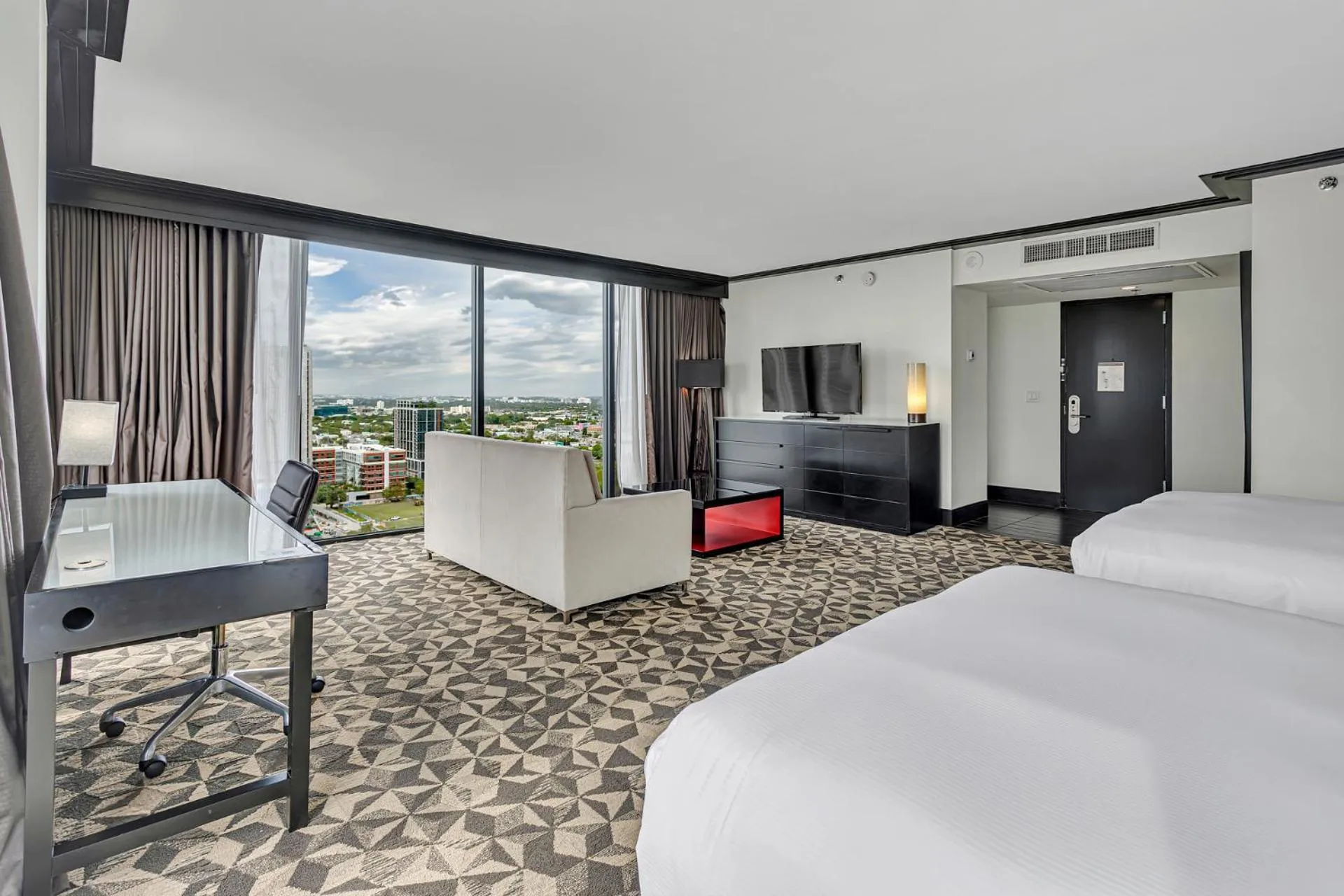 Bedroom, Bed in Hilton Miami Downtown