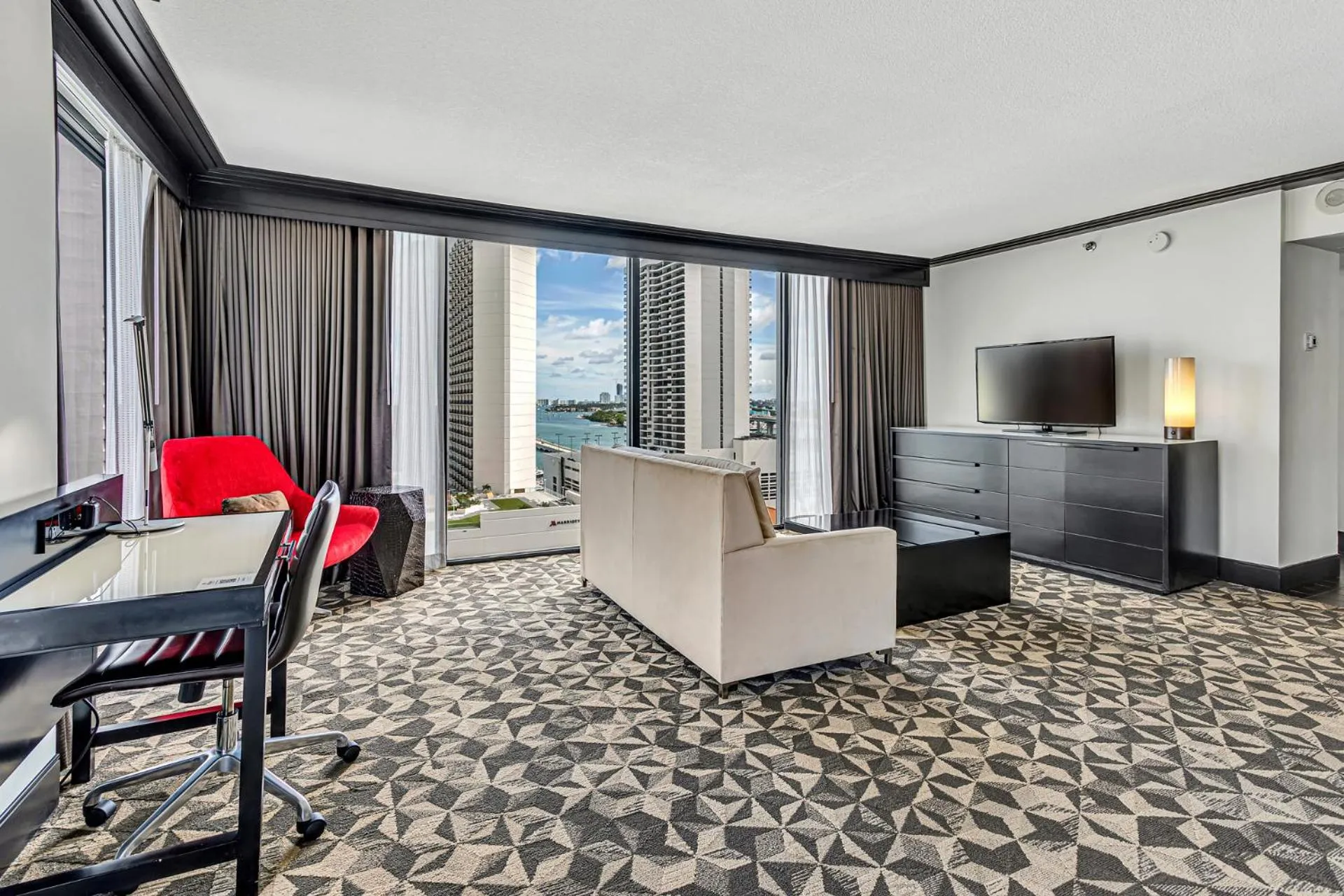 Living room in Hilton Miami Downtown