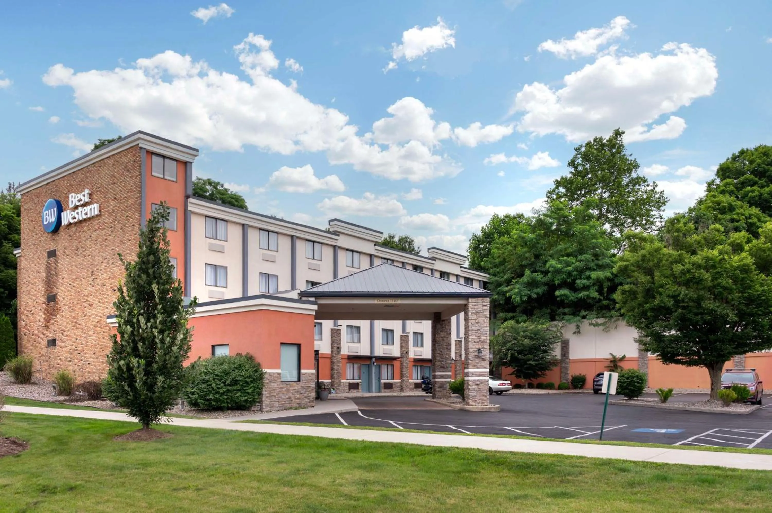 Property building in Best Western University Inn at Valparaiso