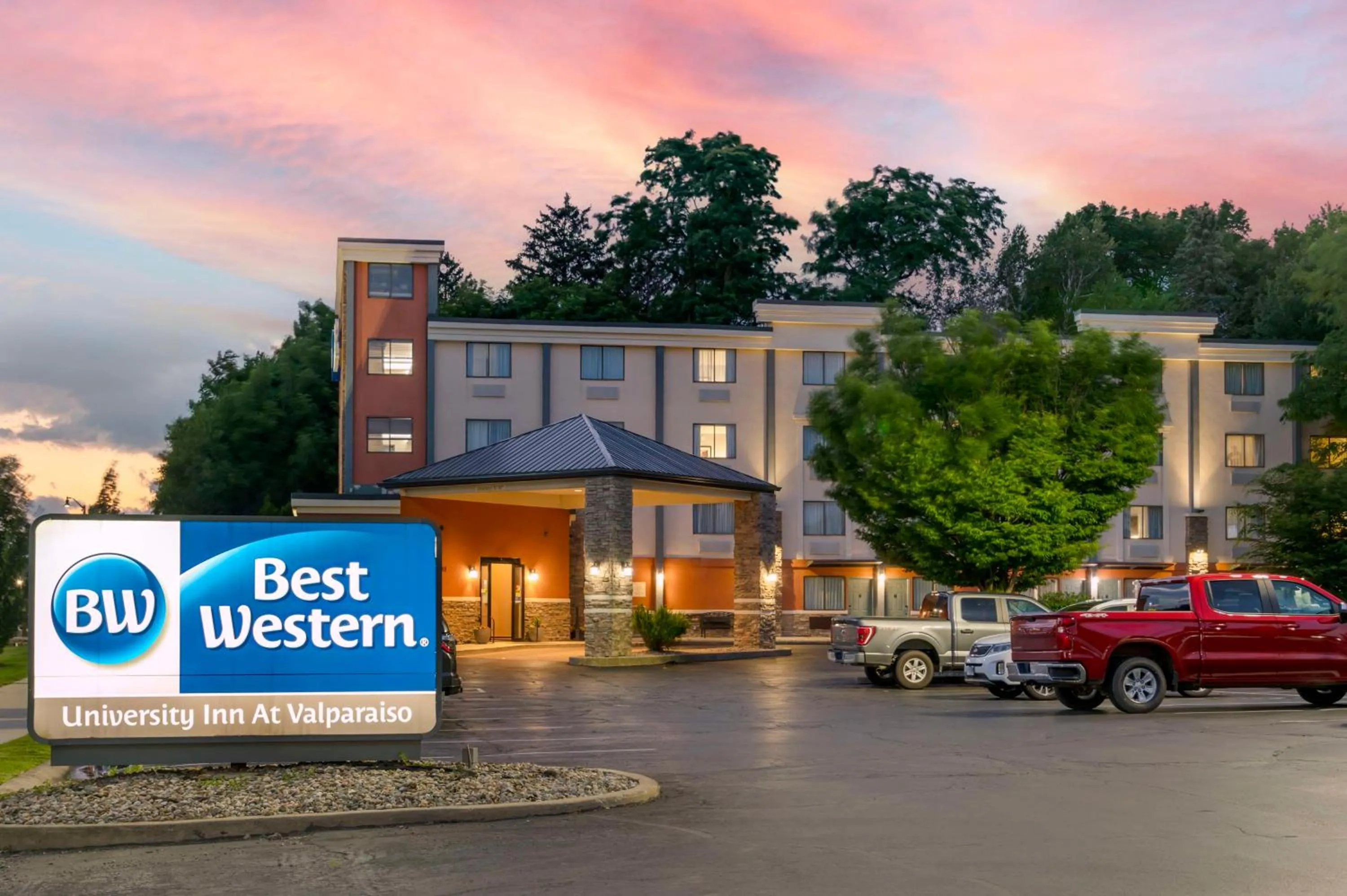 Property building in Best Western University Inn at Valparaiso