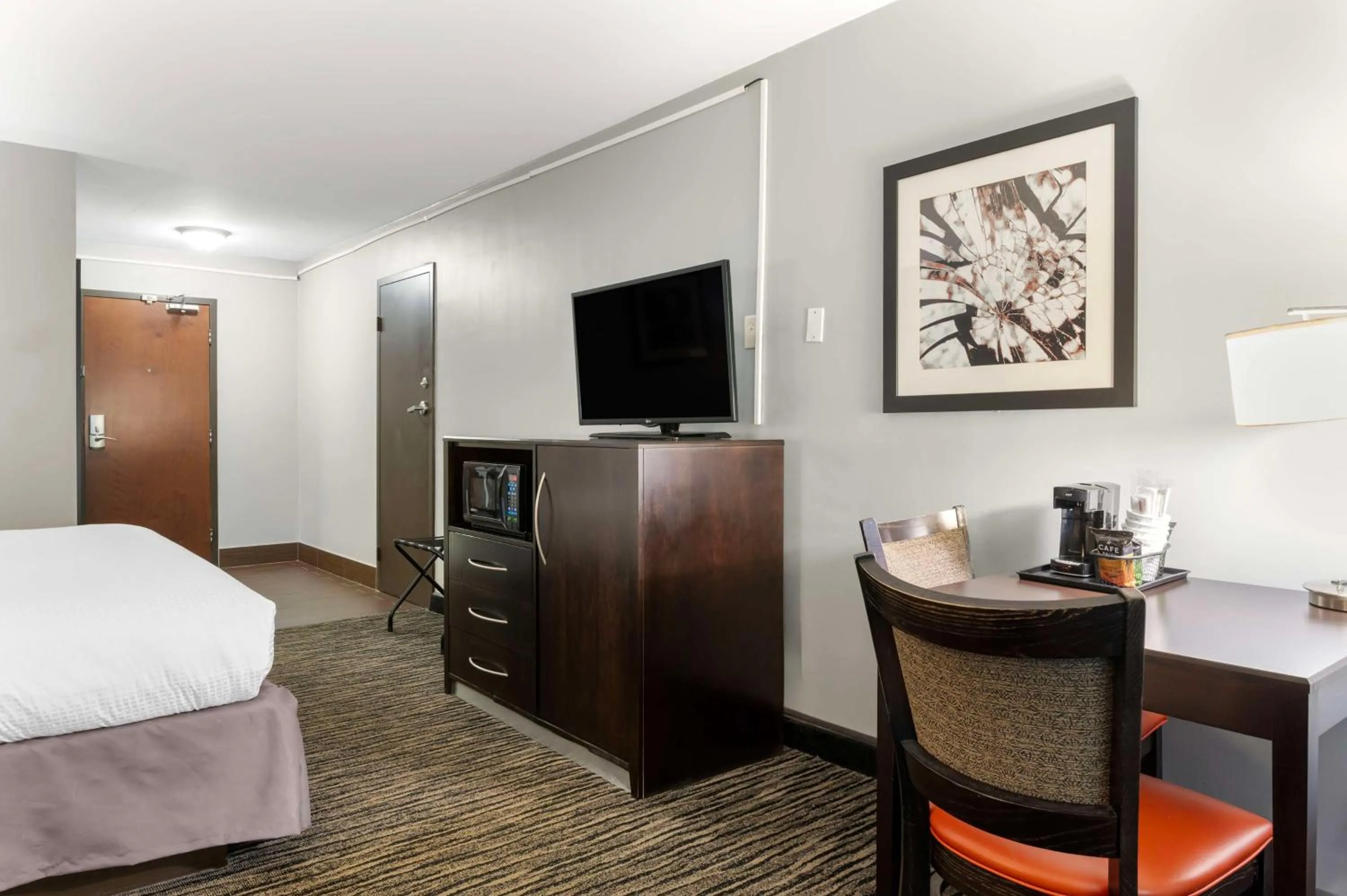 Bedroom, Bed in Best Western University Inn at Valparaiso