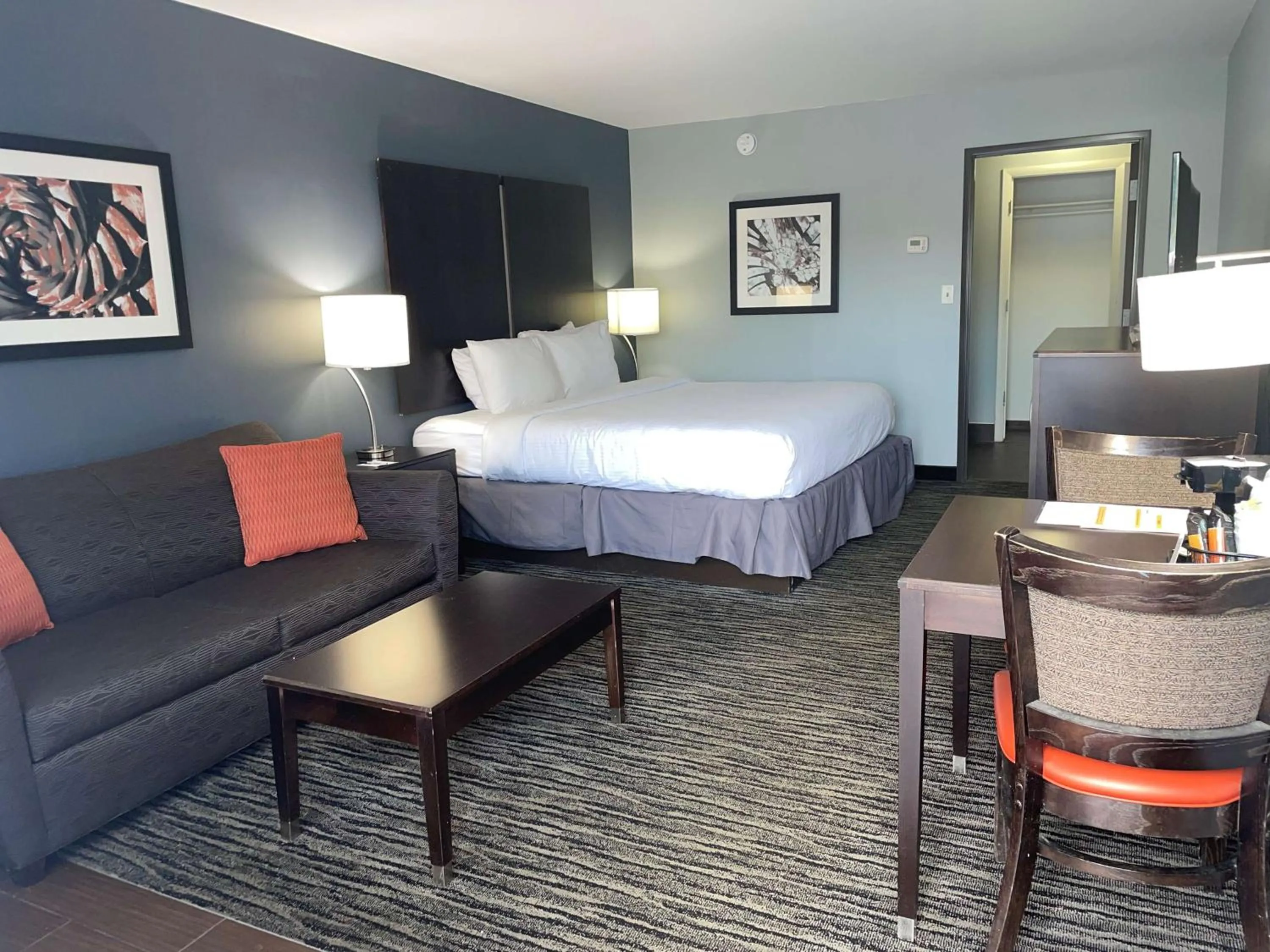 Bedroom, Bed in Best Western University Inn at Valparaiso