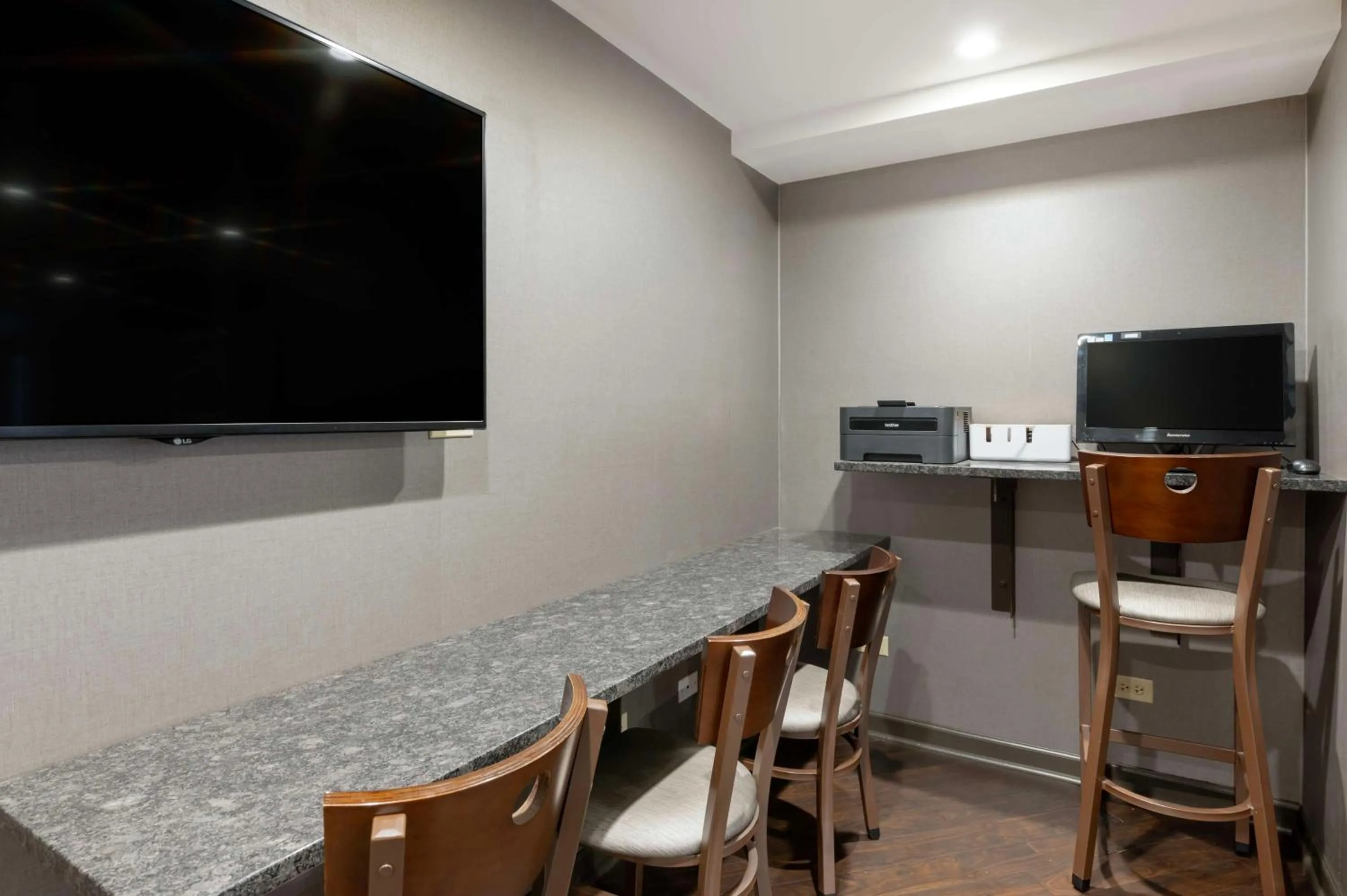 Business facilities in Best Western University Inn at Valparaiso