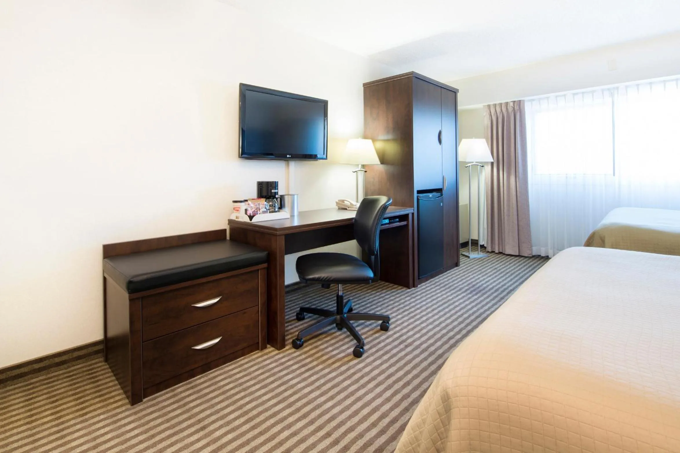 TV and multimedia, Bed in Victoria Inn Hotel & Convention Centre Brandon