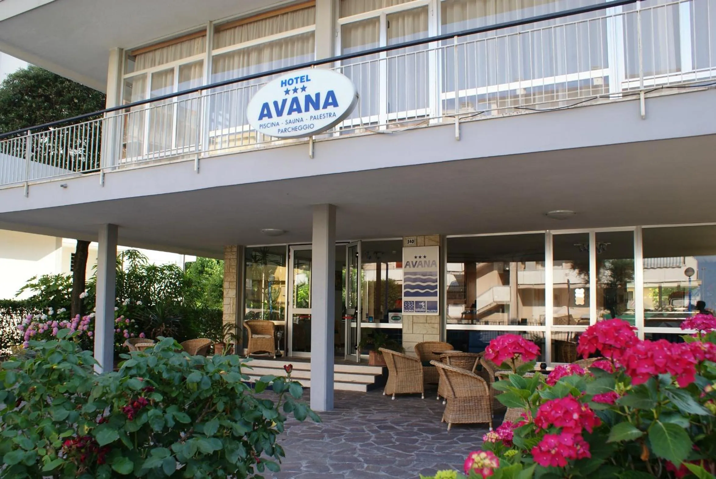 Facade/entrance in Hotel B&B Avana