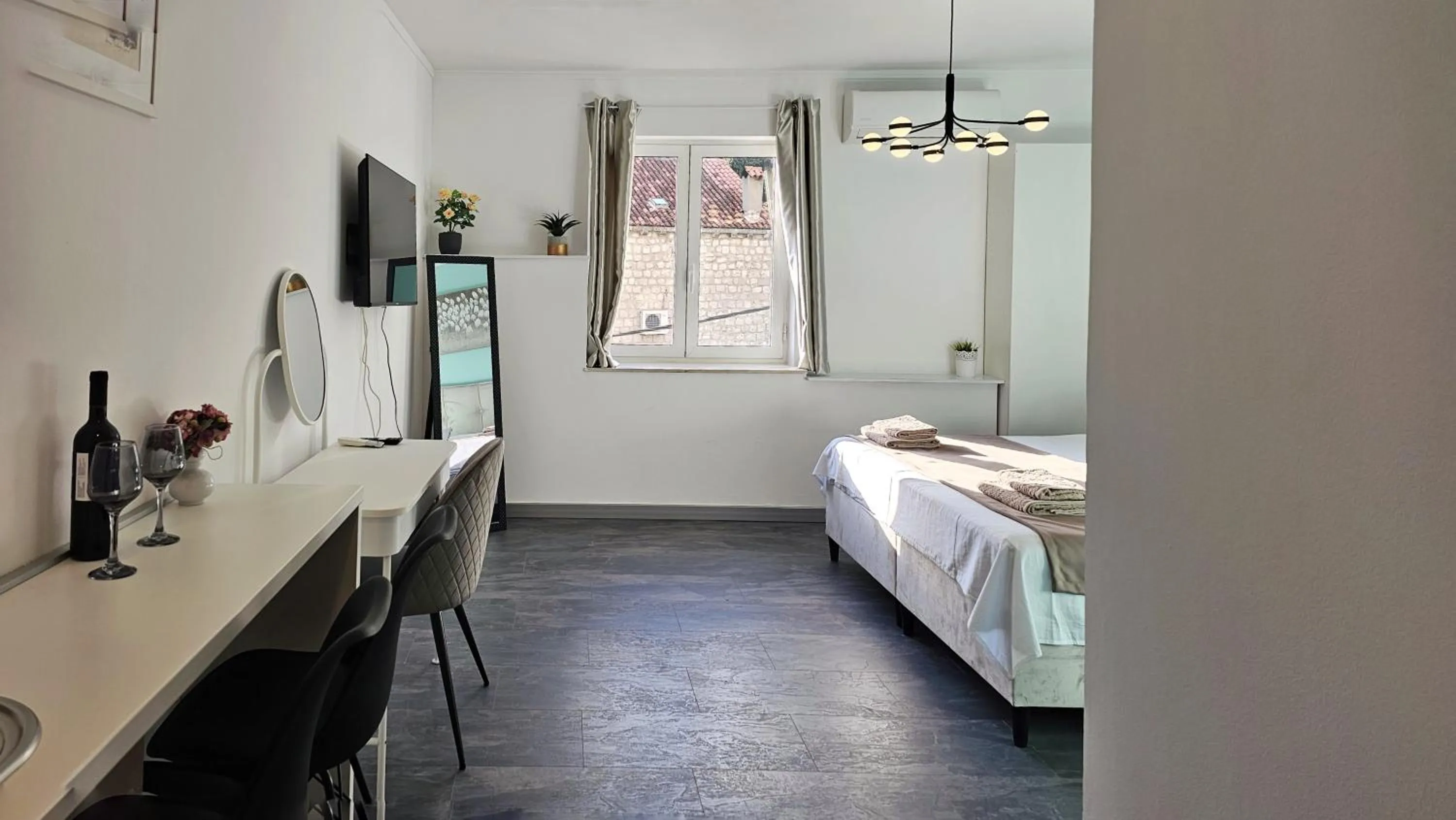 Photo of the whole room in Villa Babilon