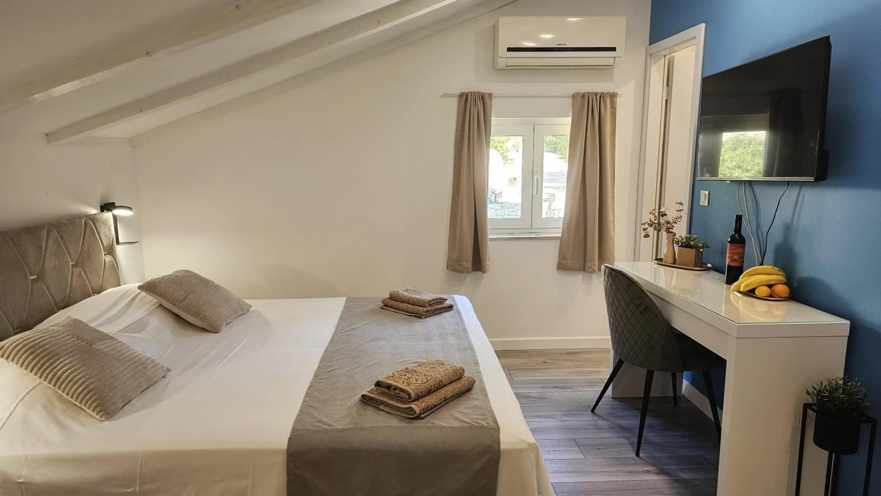 Photo of the whole room in Villa Babilon