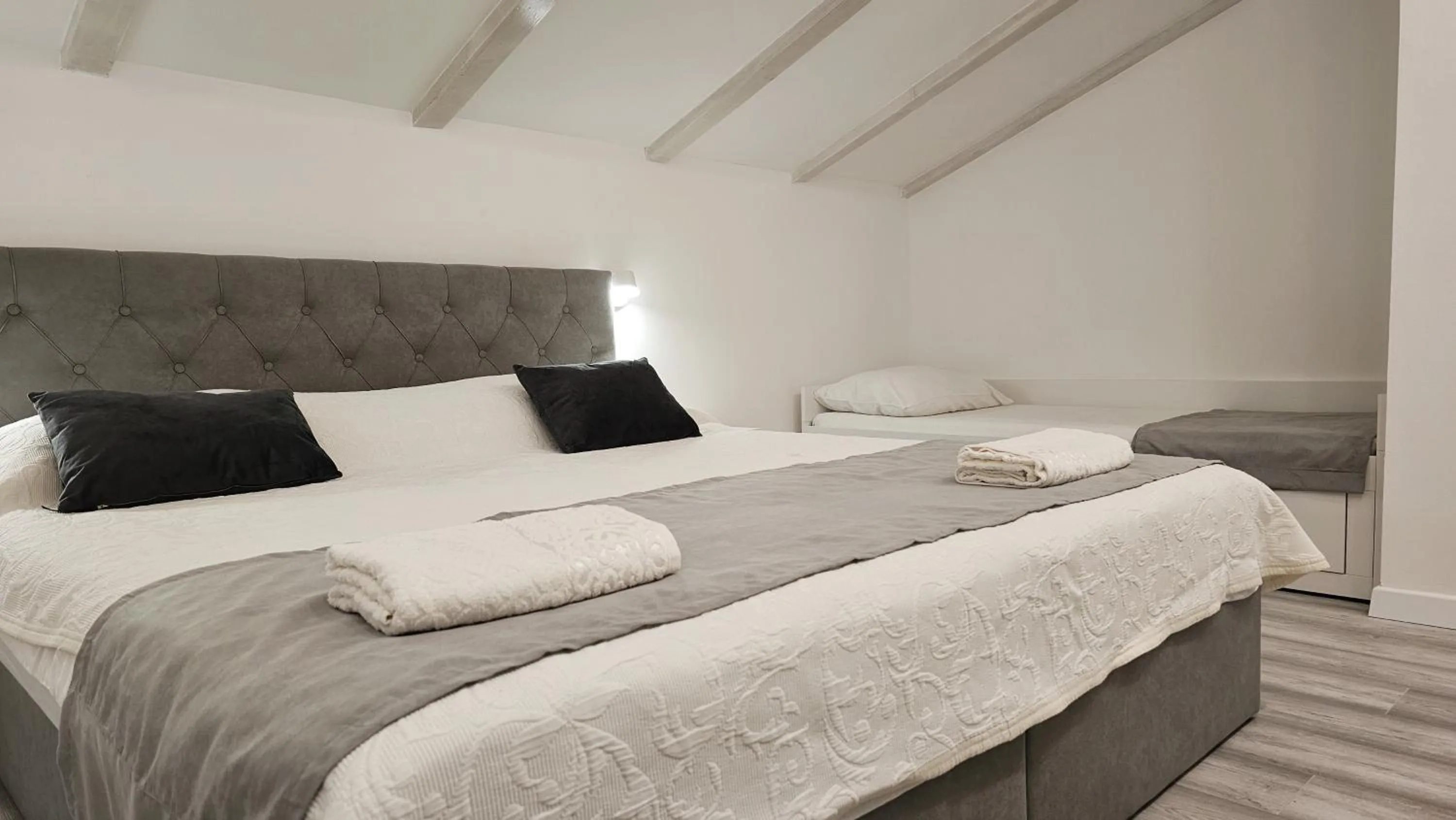 Photo of the whole room in Villa Babilon