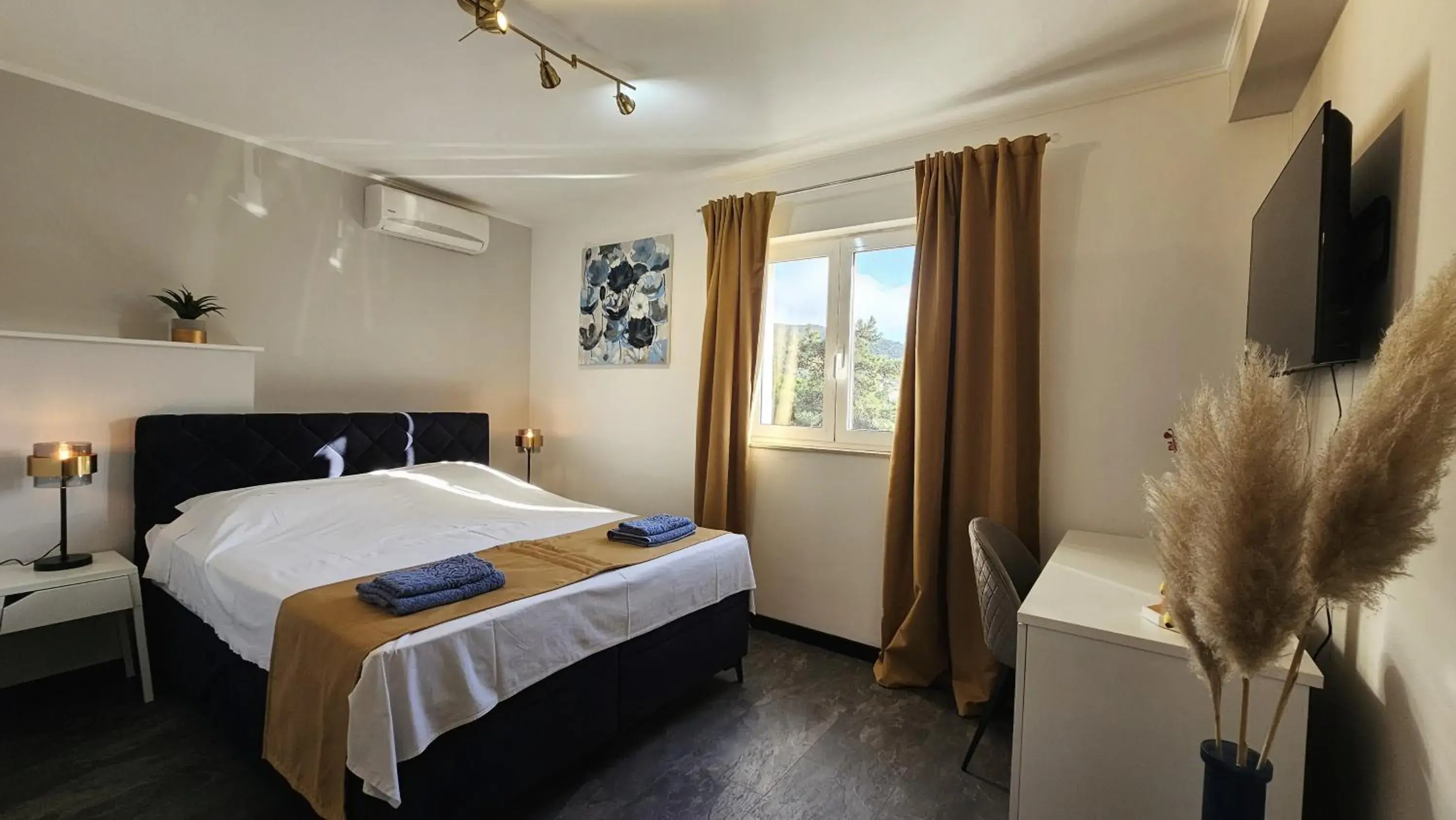 Standard Double Room with Sea View in Villa Babilon Standard Double Room with Sea View in Villa Babilon