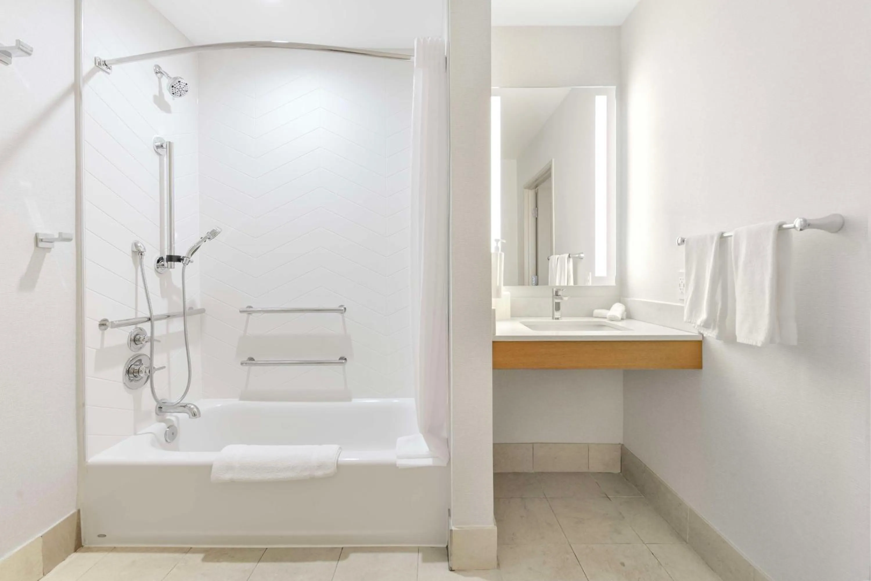 Bathroom in Hilton Garden Inn LAX - El Segundo