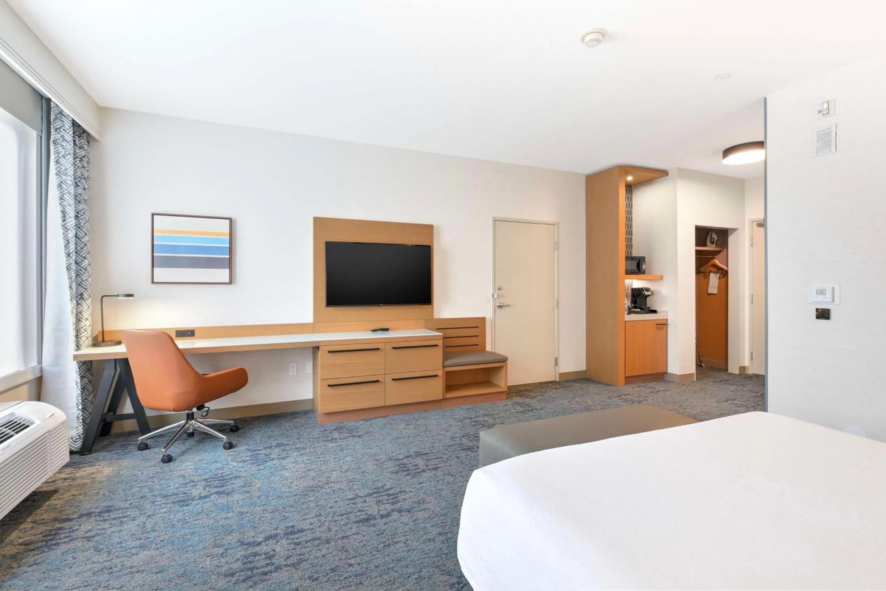 Bedroom, Bed in Hilton Garden Inn LAX - El Segundo