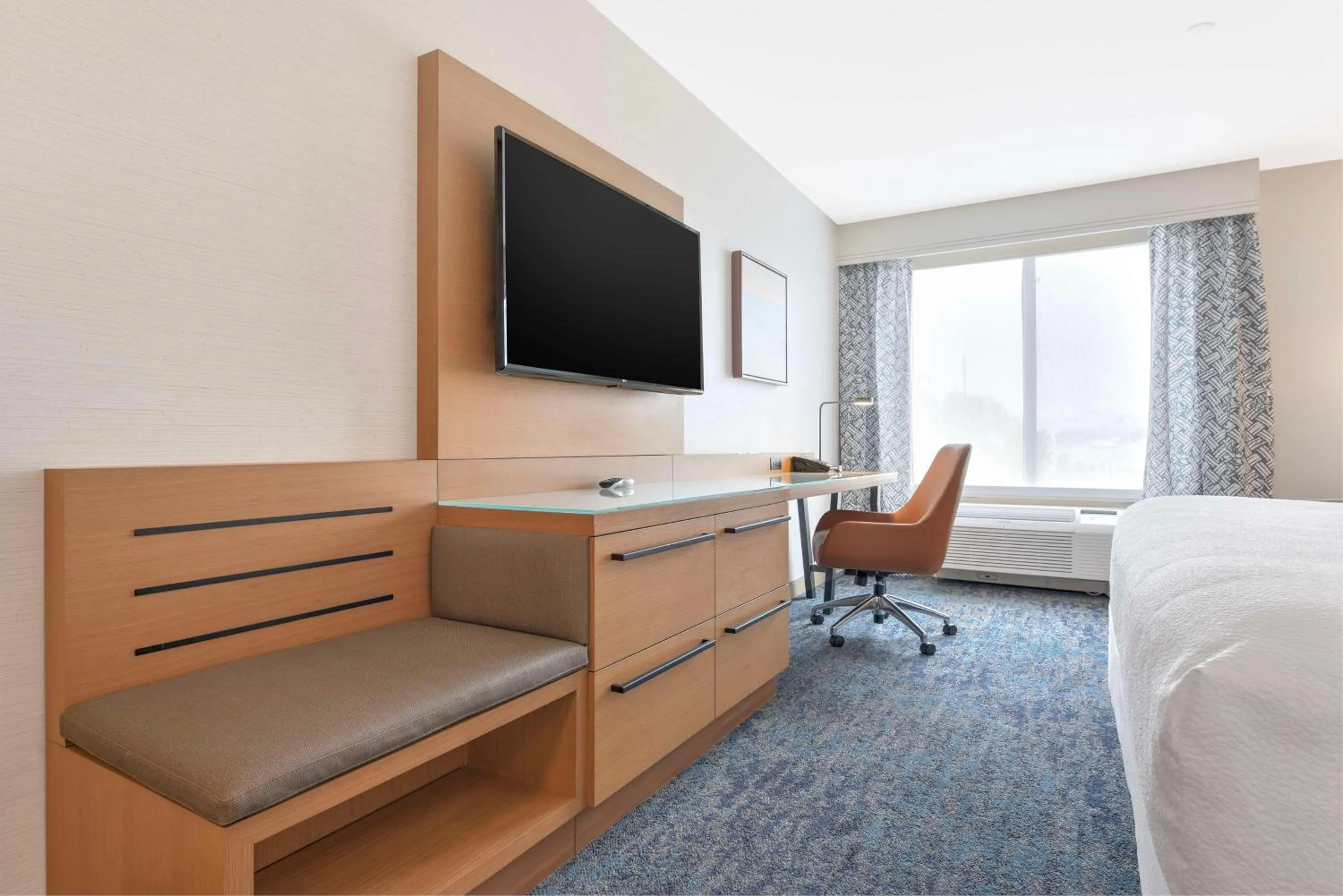 Bedroom, Bed in Hilton Garden Inn LAX - El Segundo