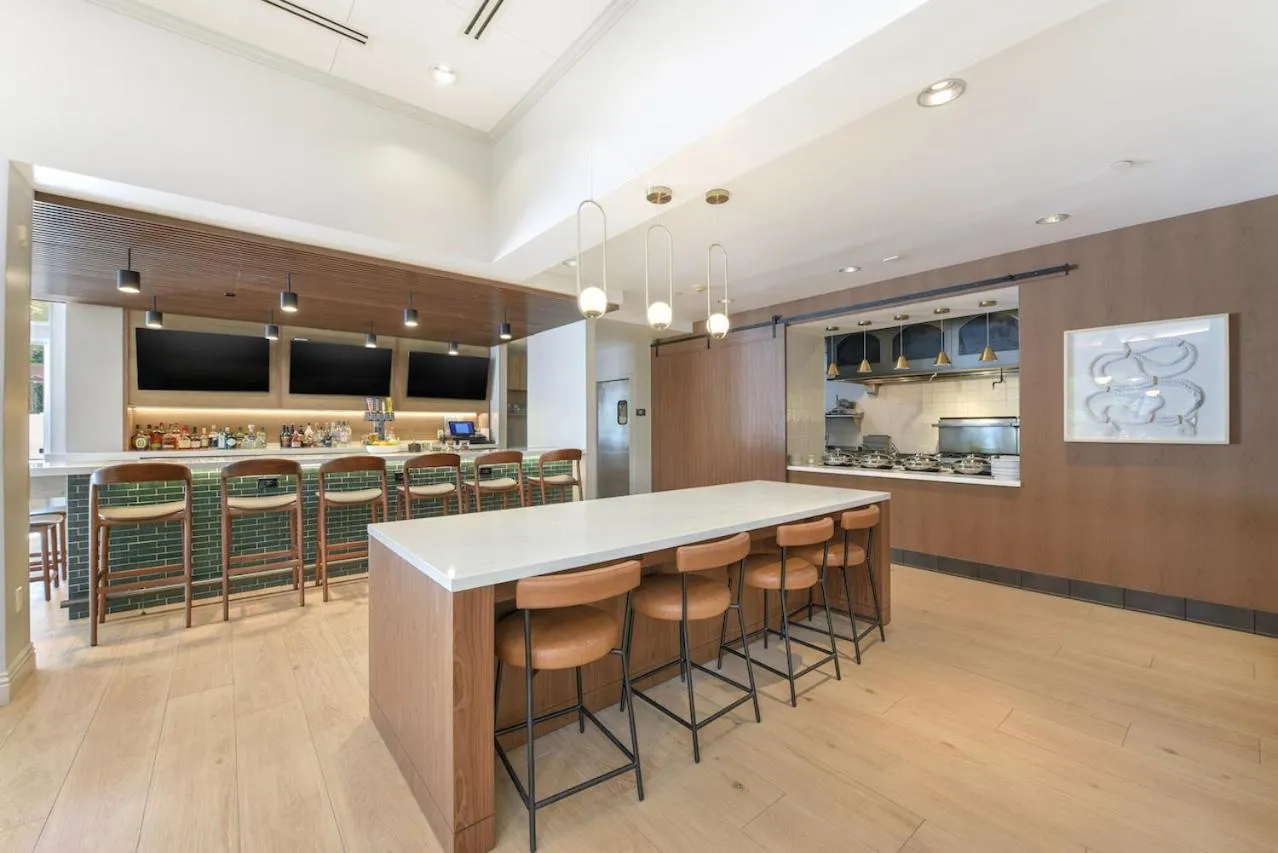 Restaurant/places to eat in Hilton Garden Inn LAX - El Segundo