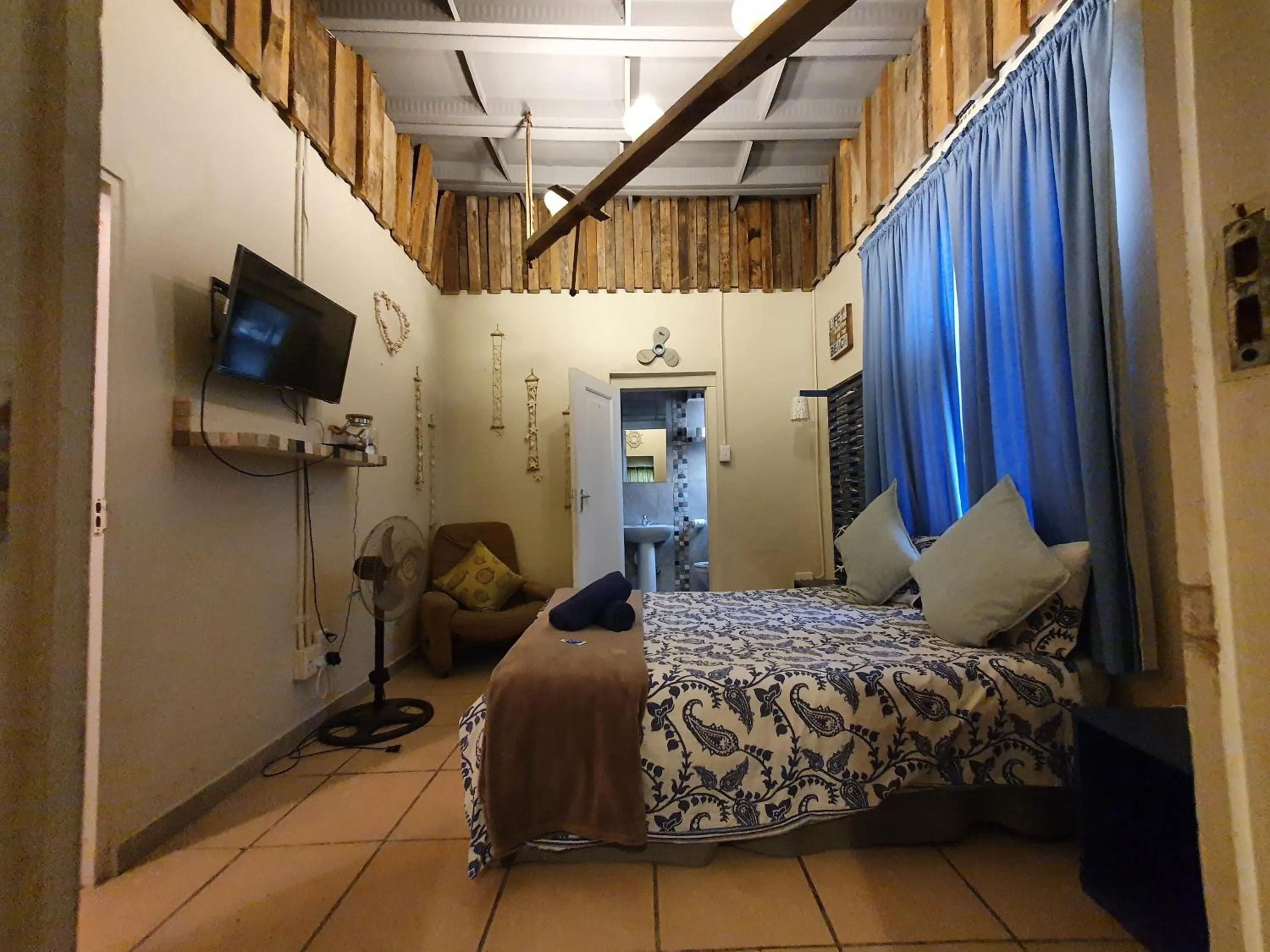 Photo of the whole room, Bed in Bedrock Guest Studios