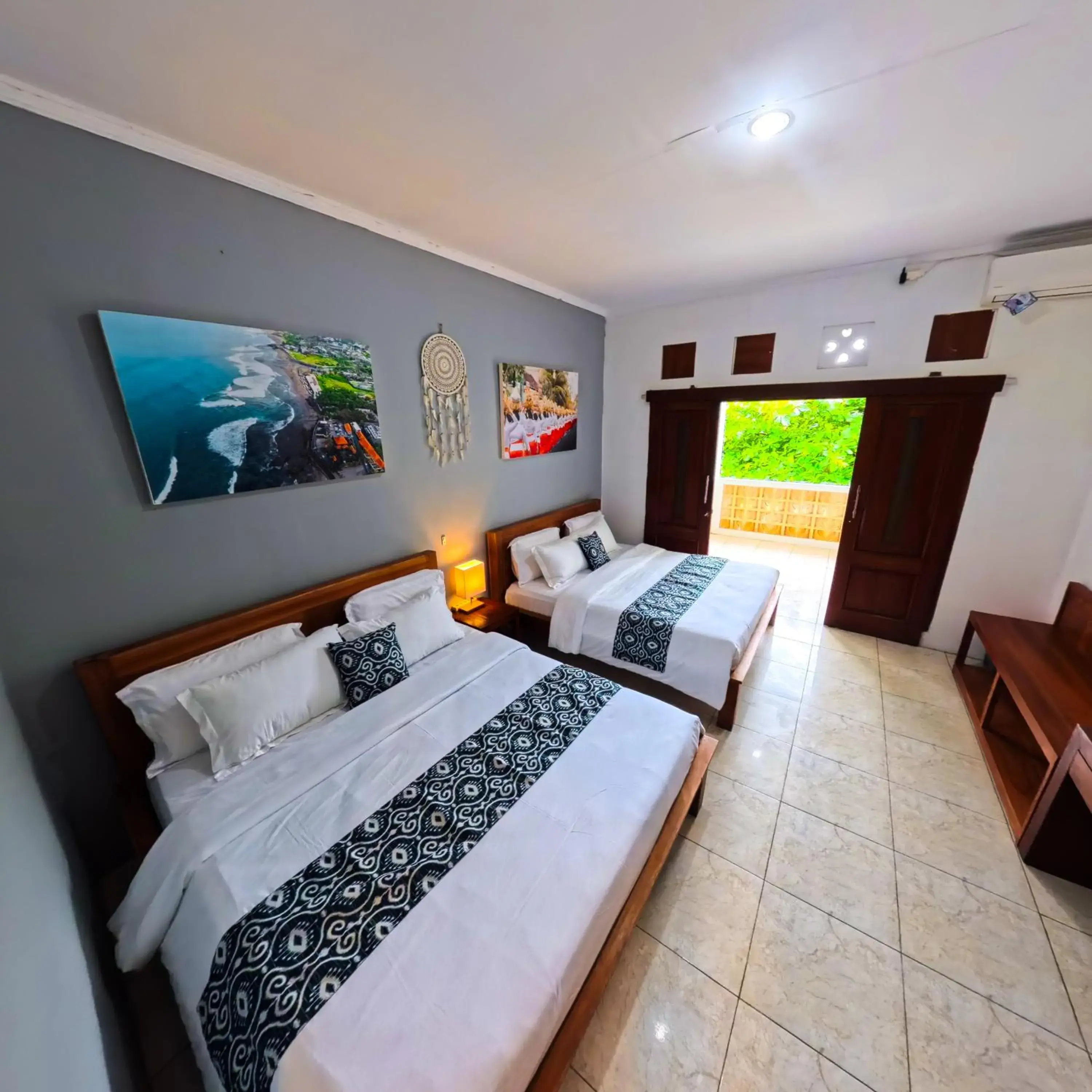 Double Room in Ketapang Guesthouse Echo Beach Canggu Double Room in Ketapang Guesthouse Echo Beach Canggu