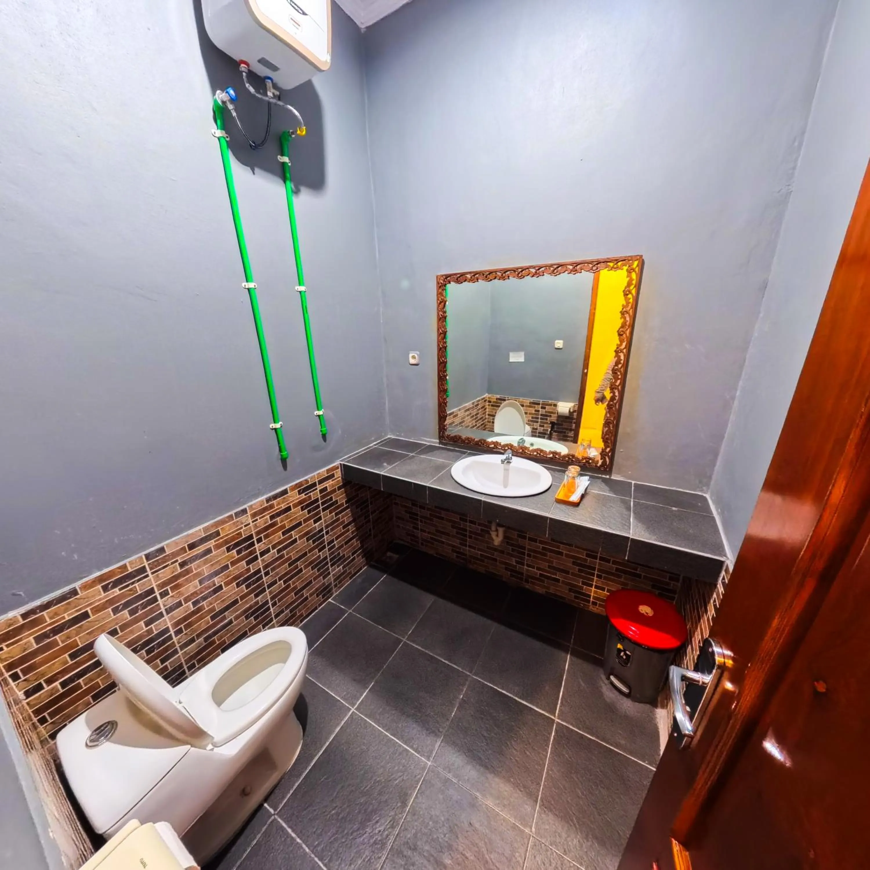 Bathroom in Ketapang Guesthouse Echo Beach Canggu