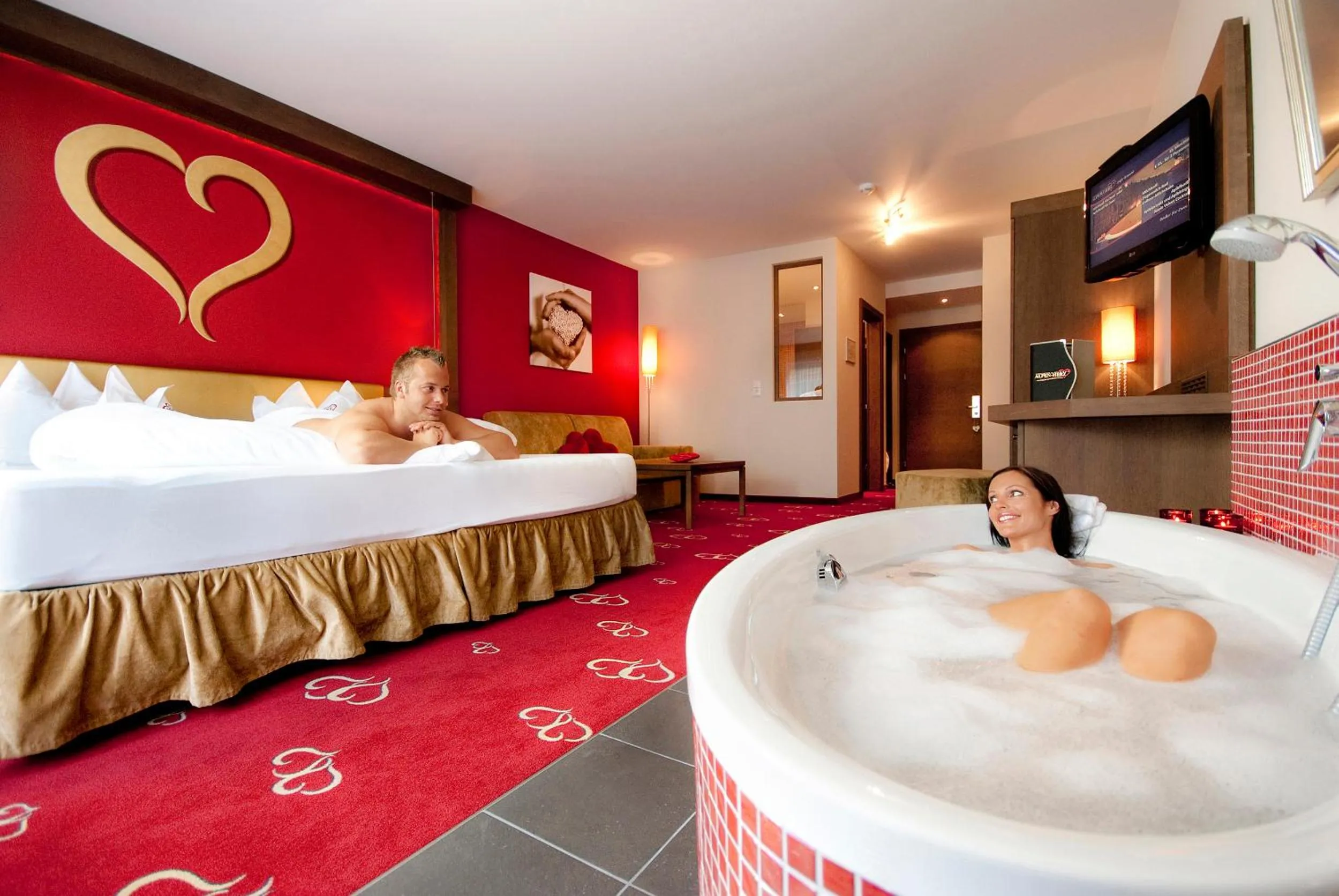 Living room, Bed in Alpen-Herz Romantik & Spa - Adults Only