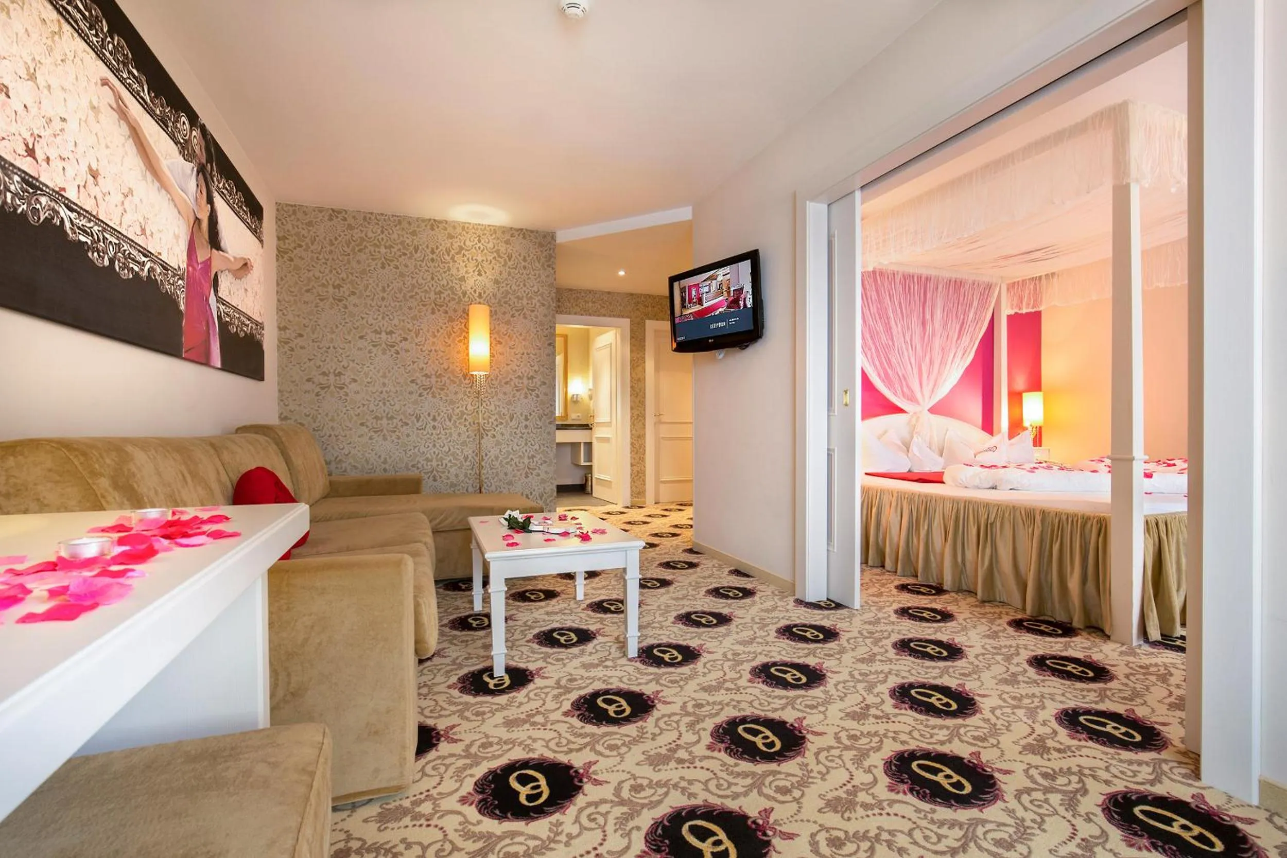 Living room, Bed in Alpen-Herz Romantik & Spa - Adults Only