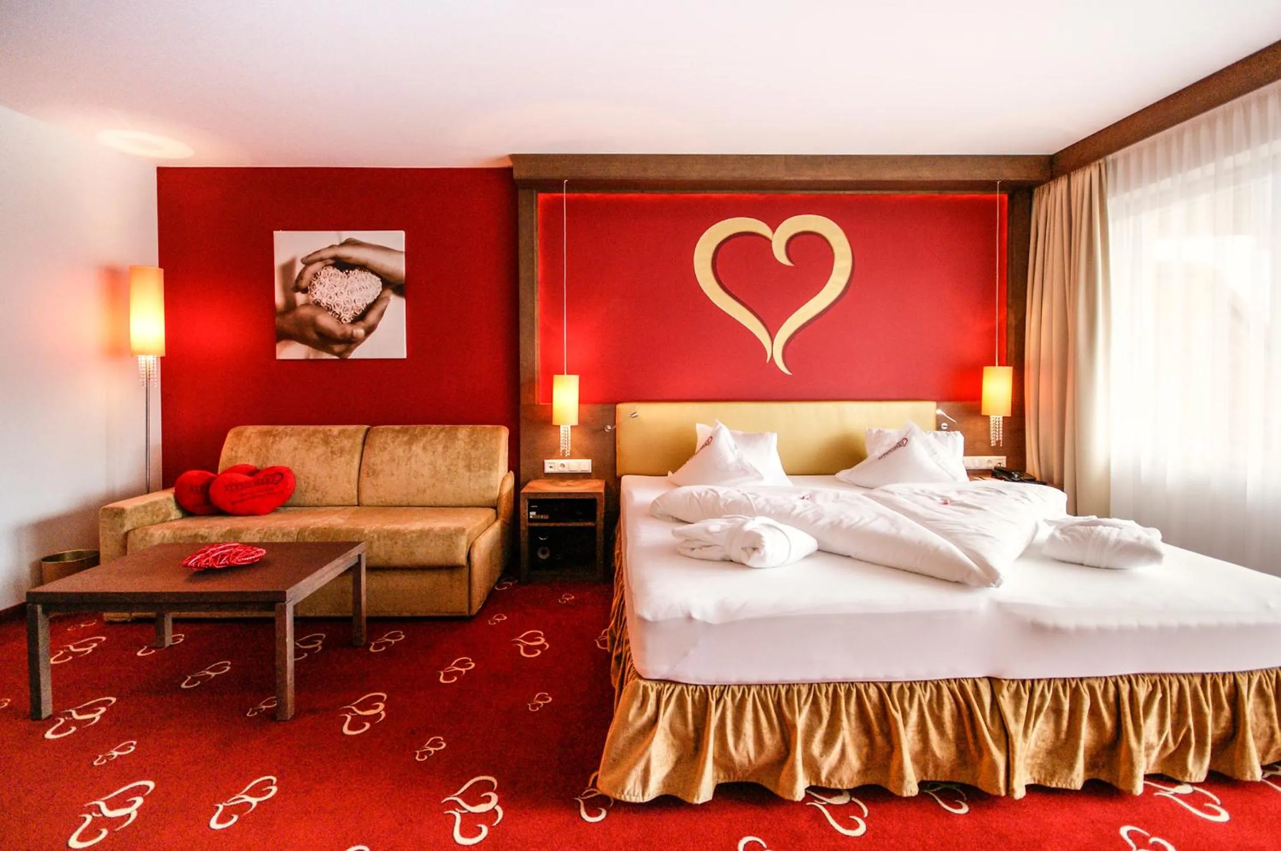 Photo of the whole room, Bed in Alpen-Herz Romantik & Spa - Adults Only