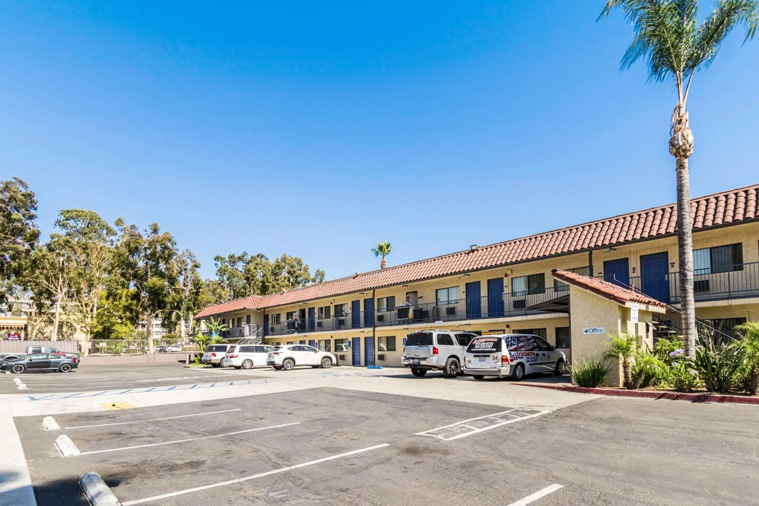 Property building in Motel 6 Riverside, CA - UCR East
