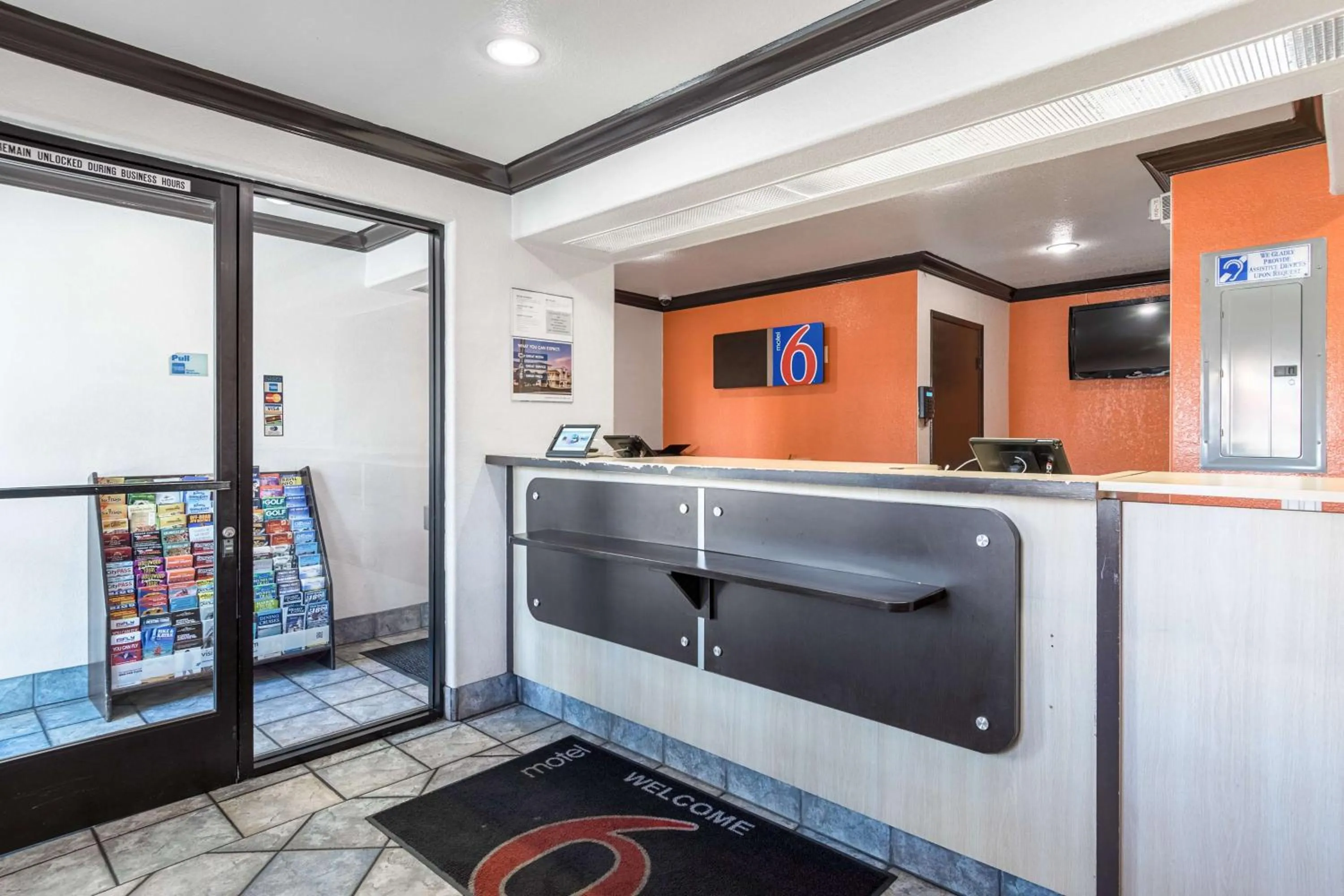 Lobby or reception in Motel 6 Riverside, CA - UCR East