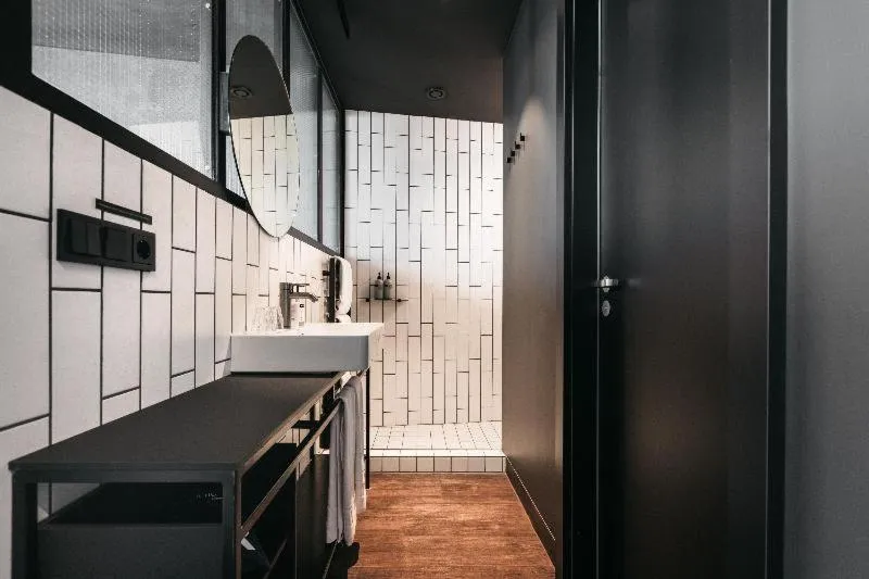 Bathroom in Exeter Hotel