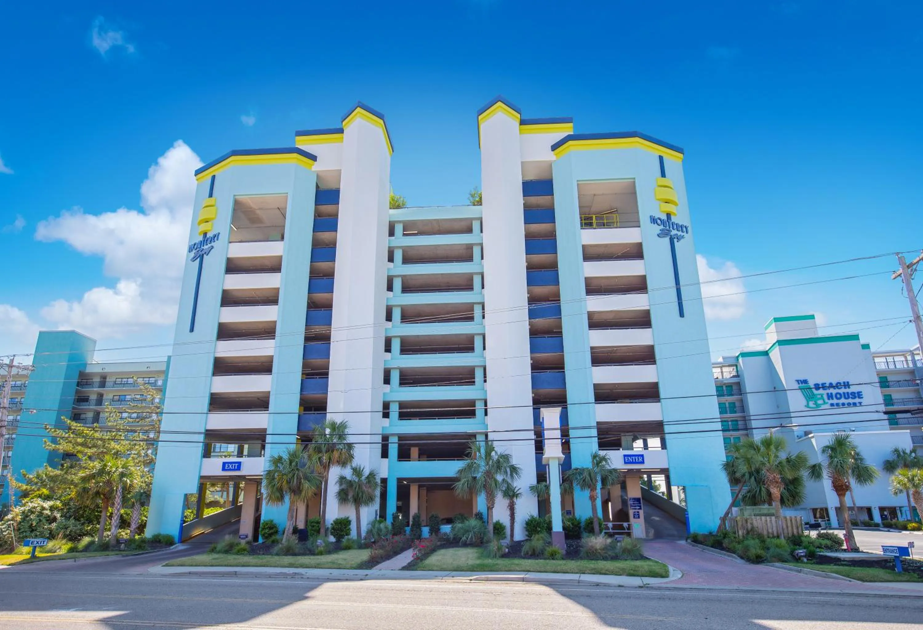 Property building in Monterey Bay Suites