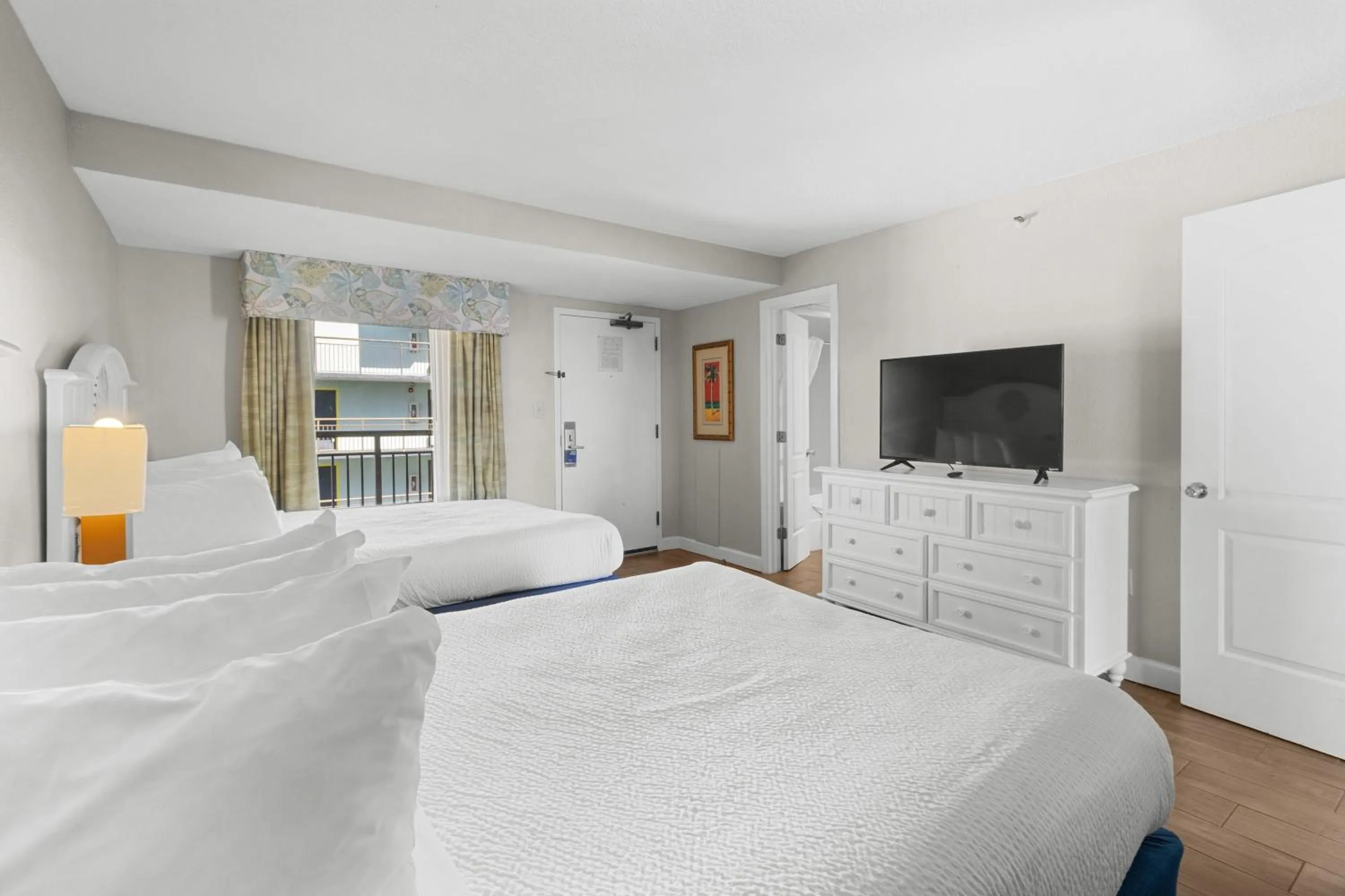 Bedroom, Bed in Monterey Bay Suites