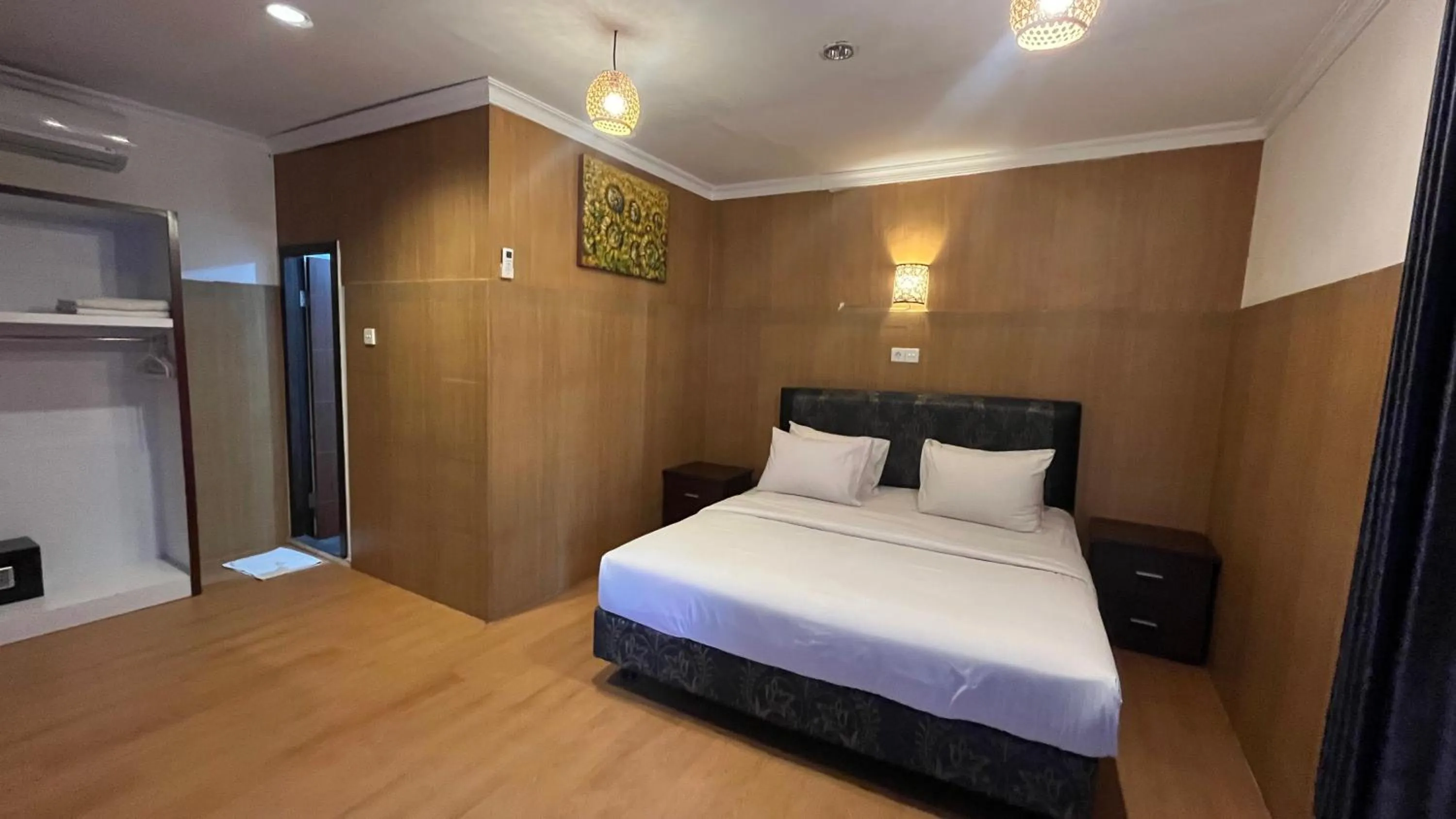 Bedroom, Bed in City Garden Bali Dwipa Hotel, Kuta