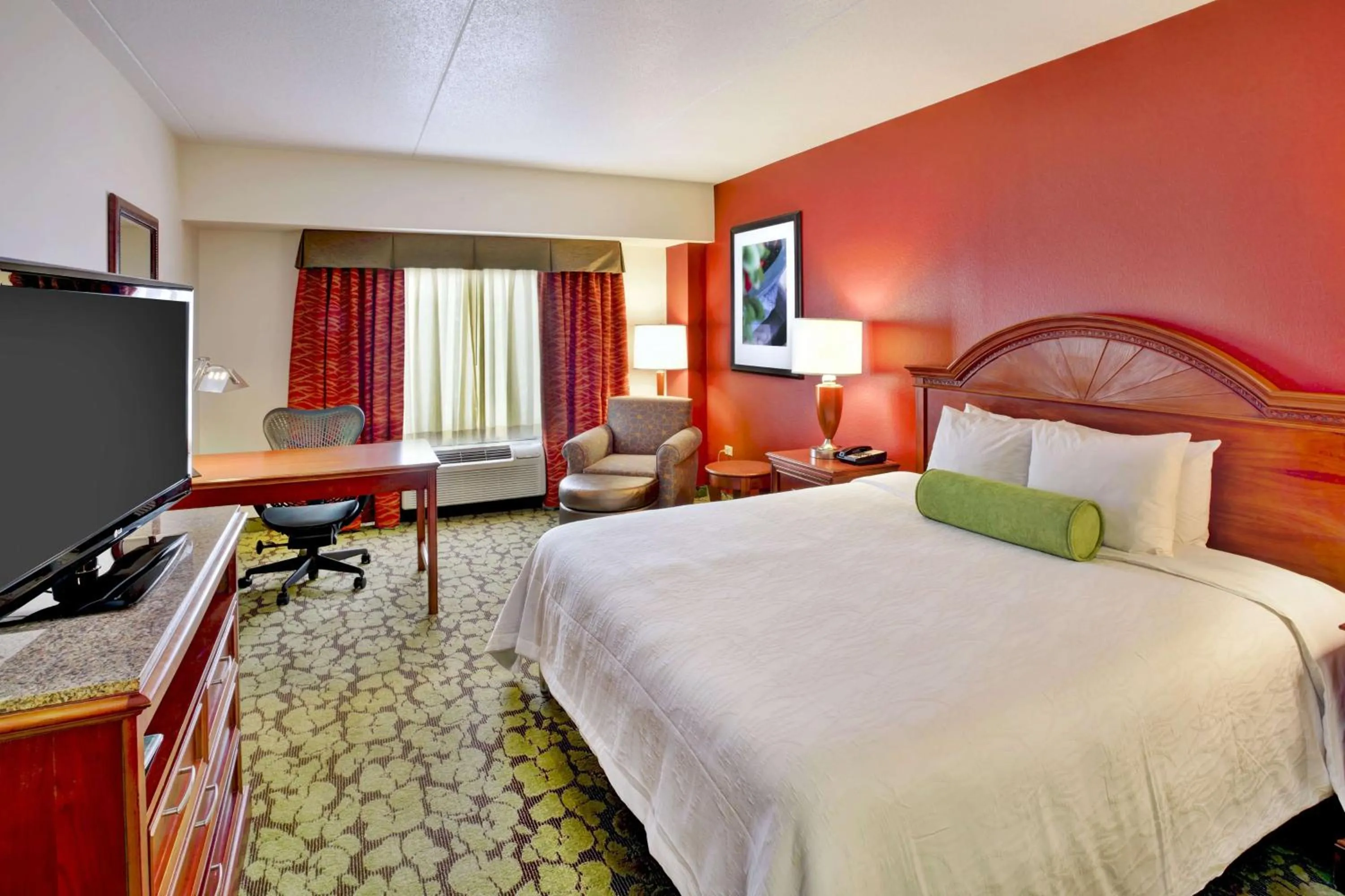 Bedroom, Bed in Hilton Garden Inn Chicago/Midway Airport