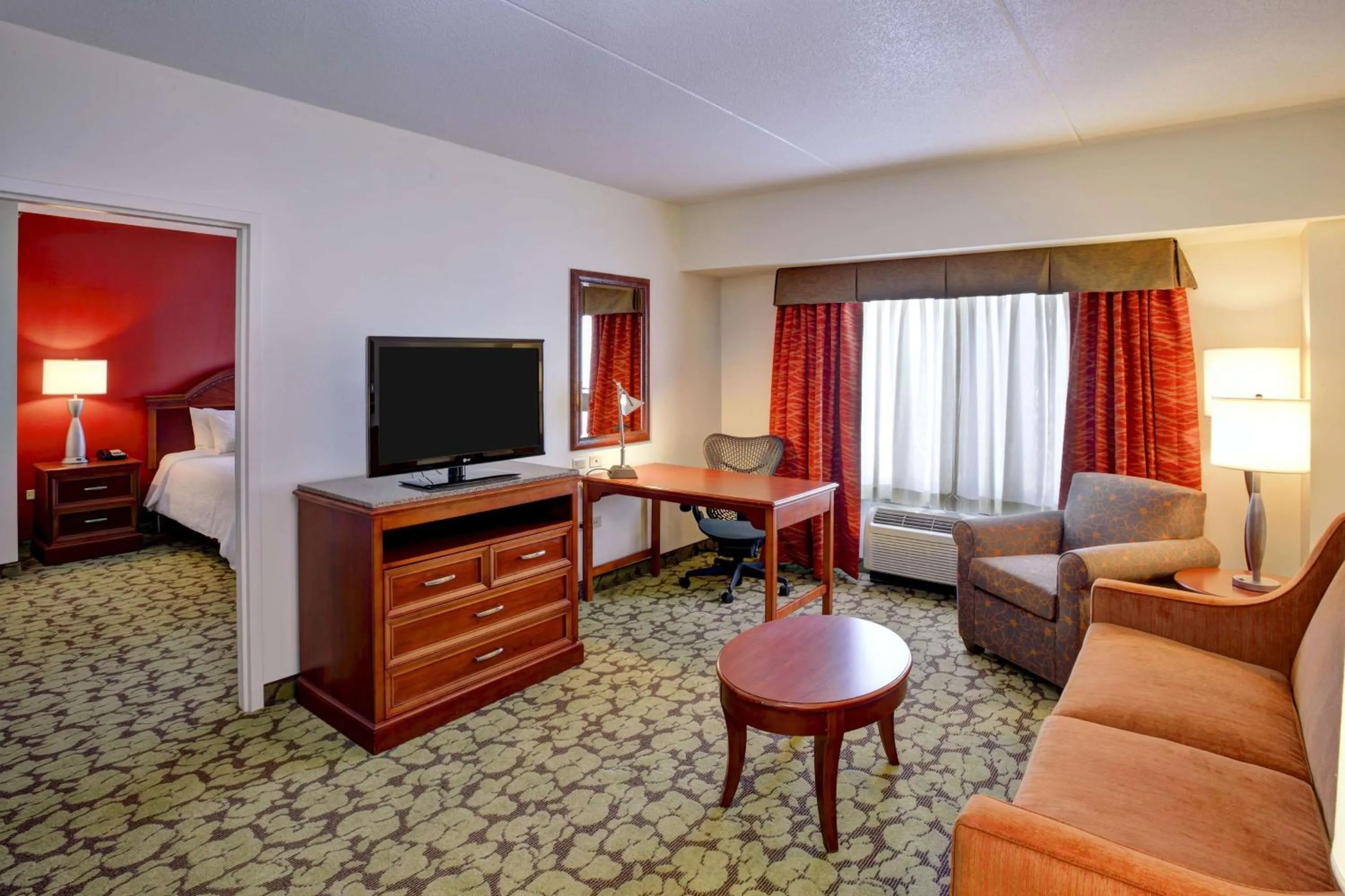 Bedroom in Hilton Garden Inn Chicago/Midway Airport
