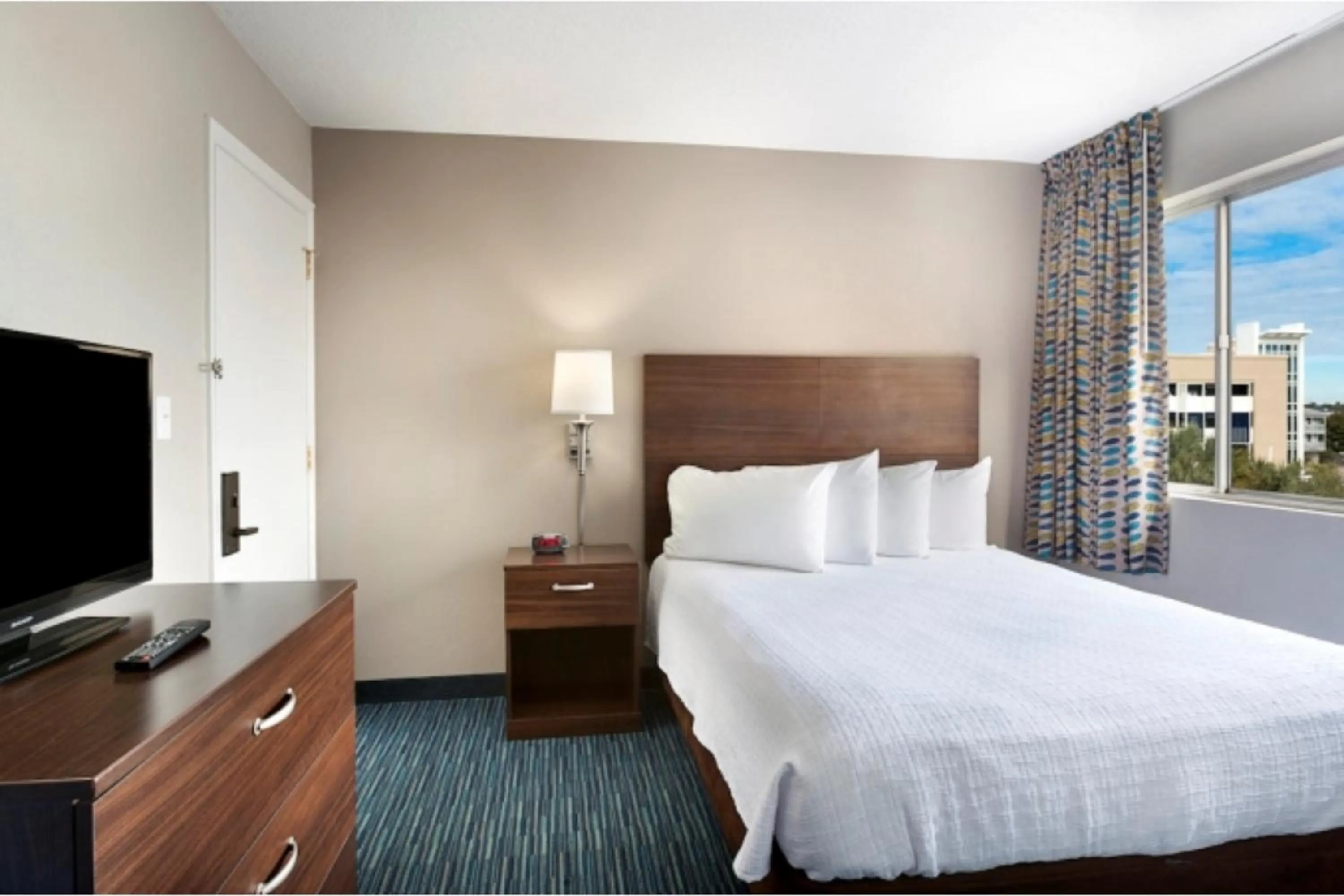 Bedroom, Bed in Breakers Resort Hotel