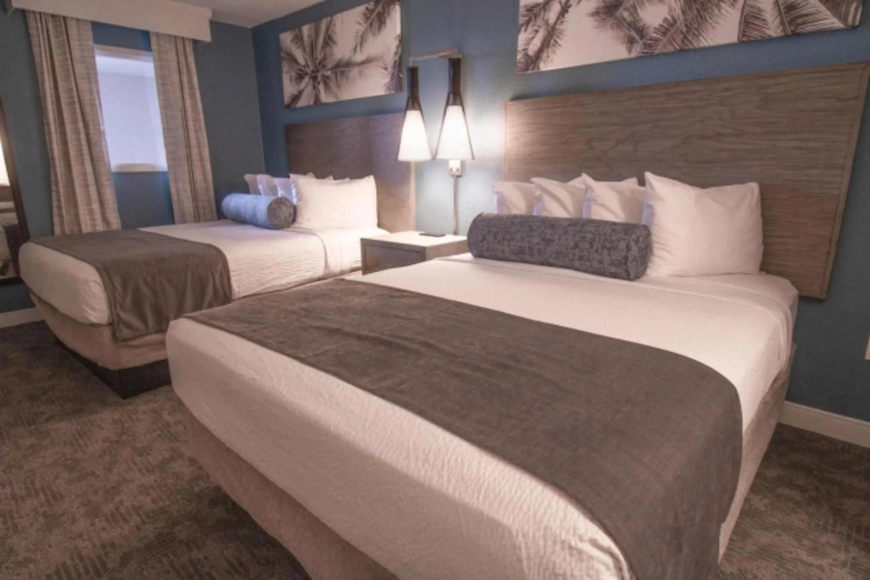 Bedroom, Bed in Breakers Resort Hotel