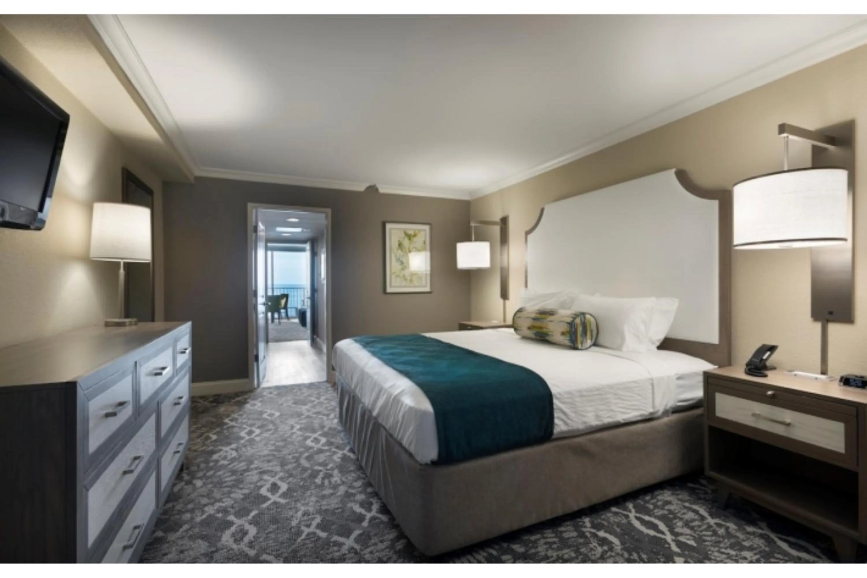 Bedroom, Bed in Breakers Resort Hotel