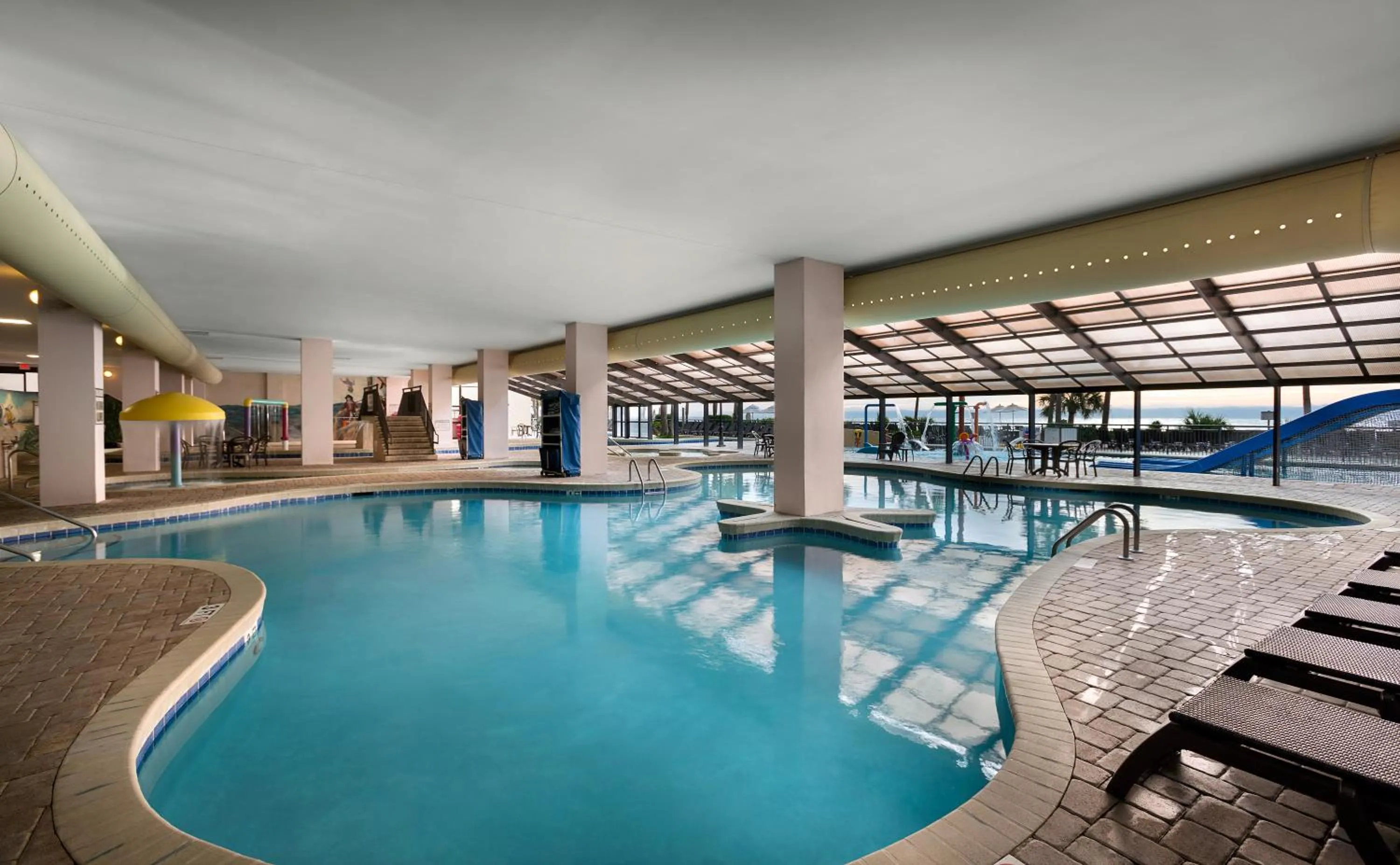 Swimming pool in Breakers Resort Hotel