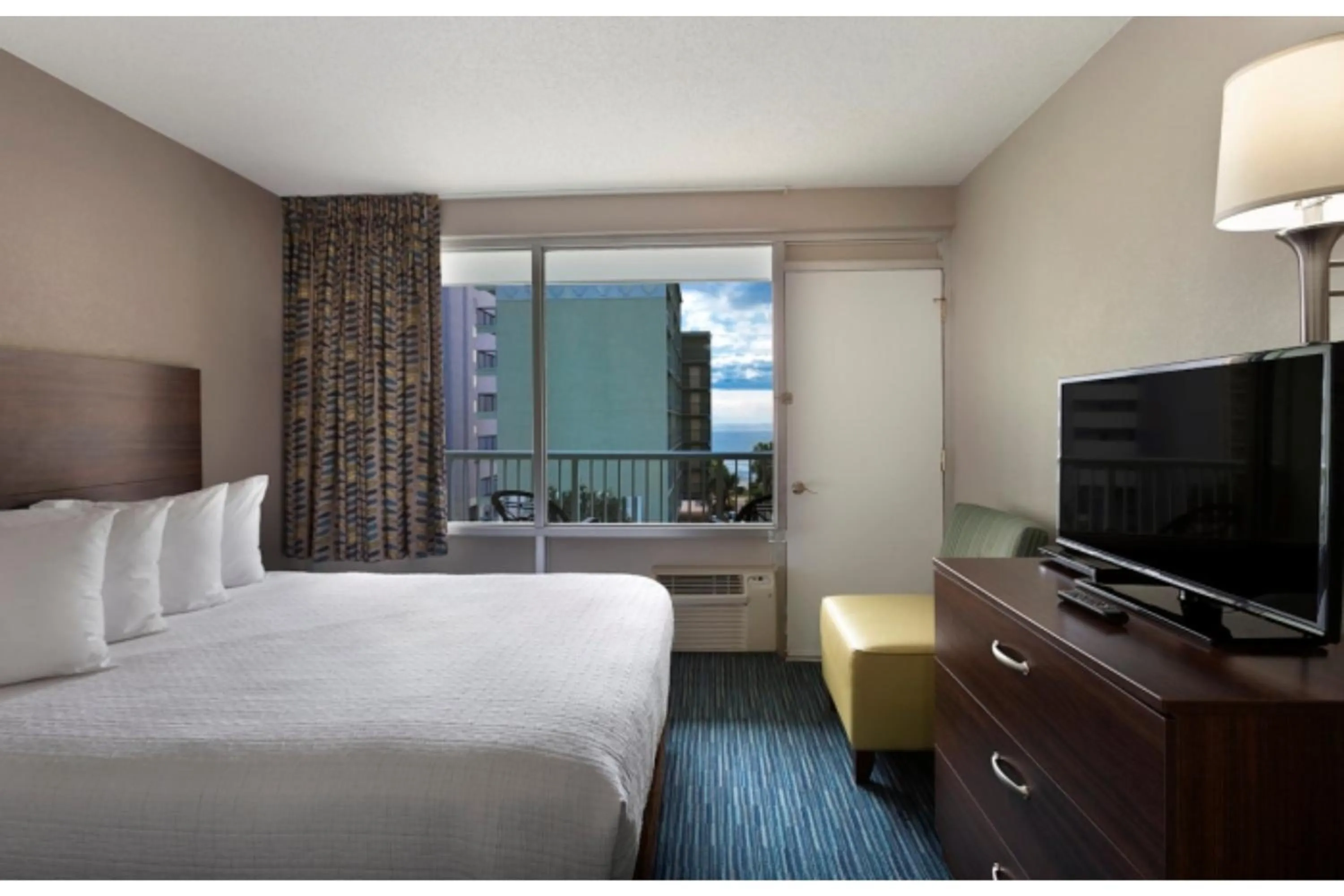 Bedroom, Bed in Breakers Resort Hotel