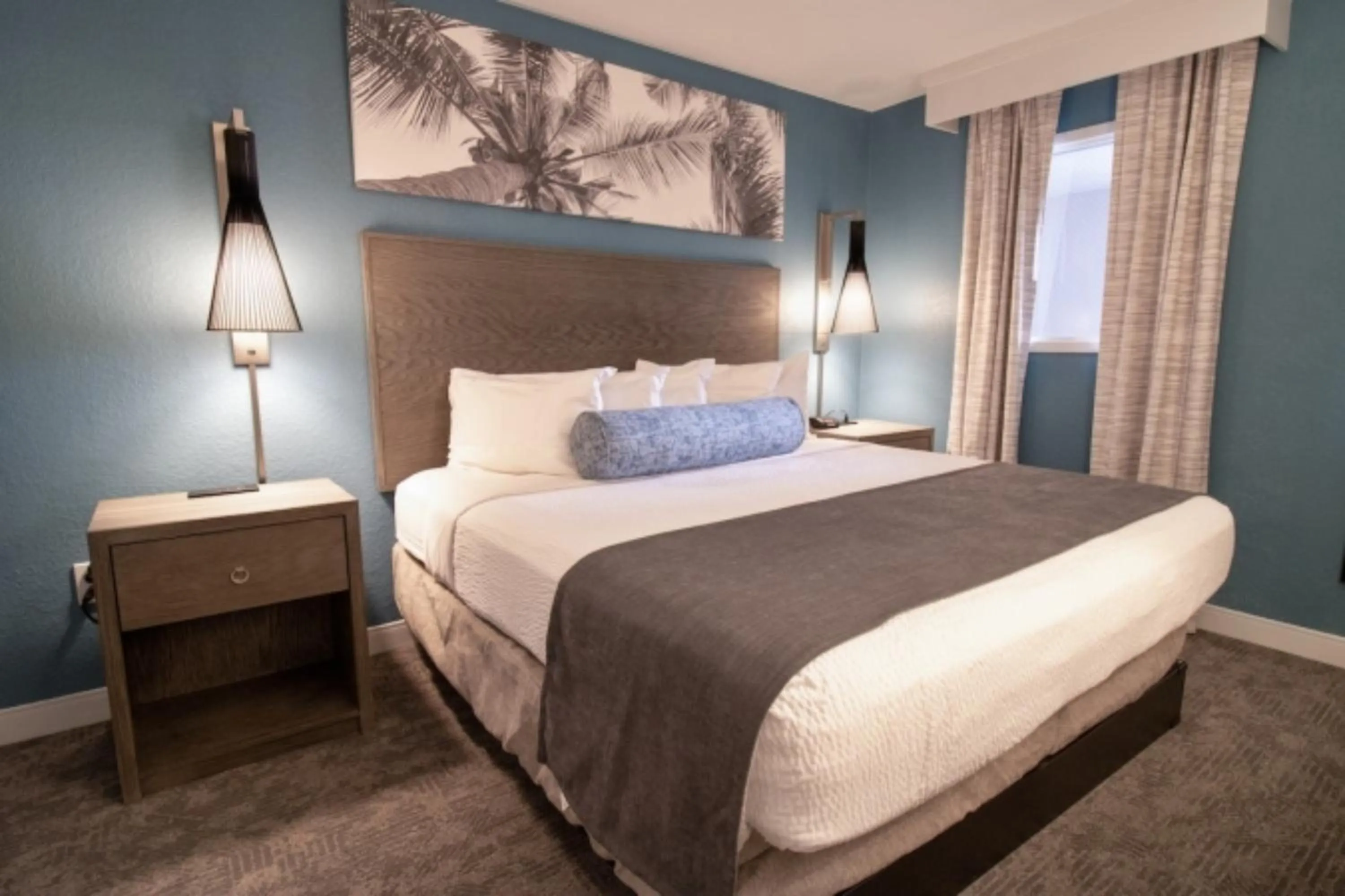 Bedroom, Bed in Breakers Resort Hotel