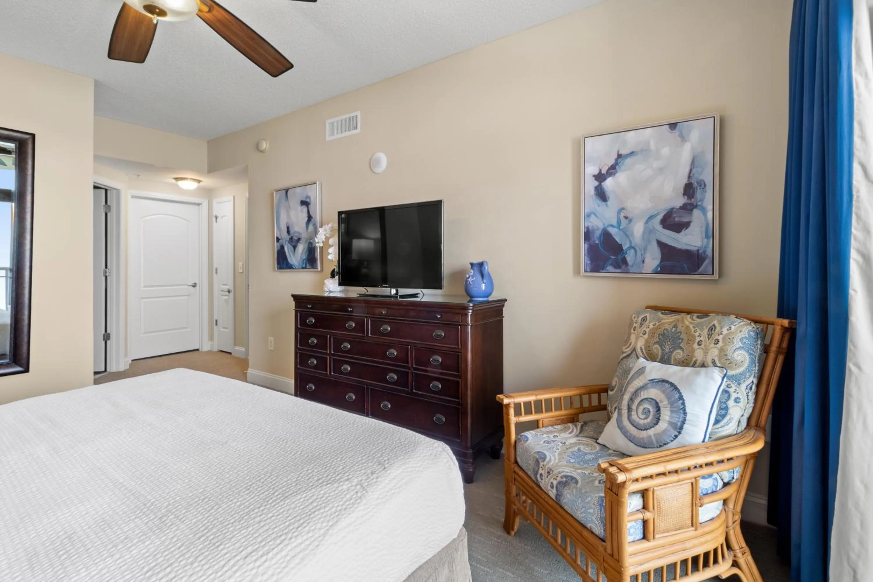 Bed in North Beach Resort & Villas